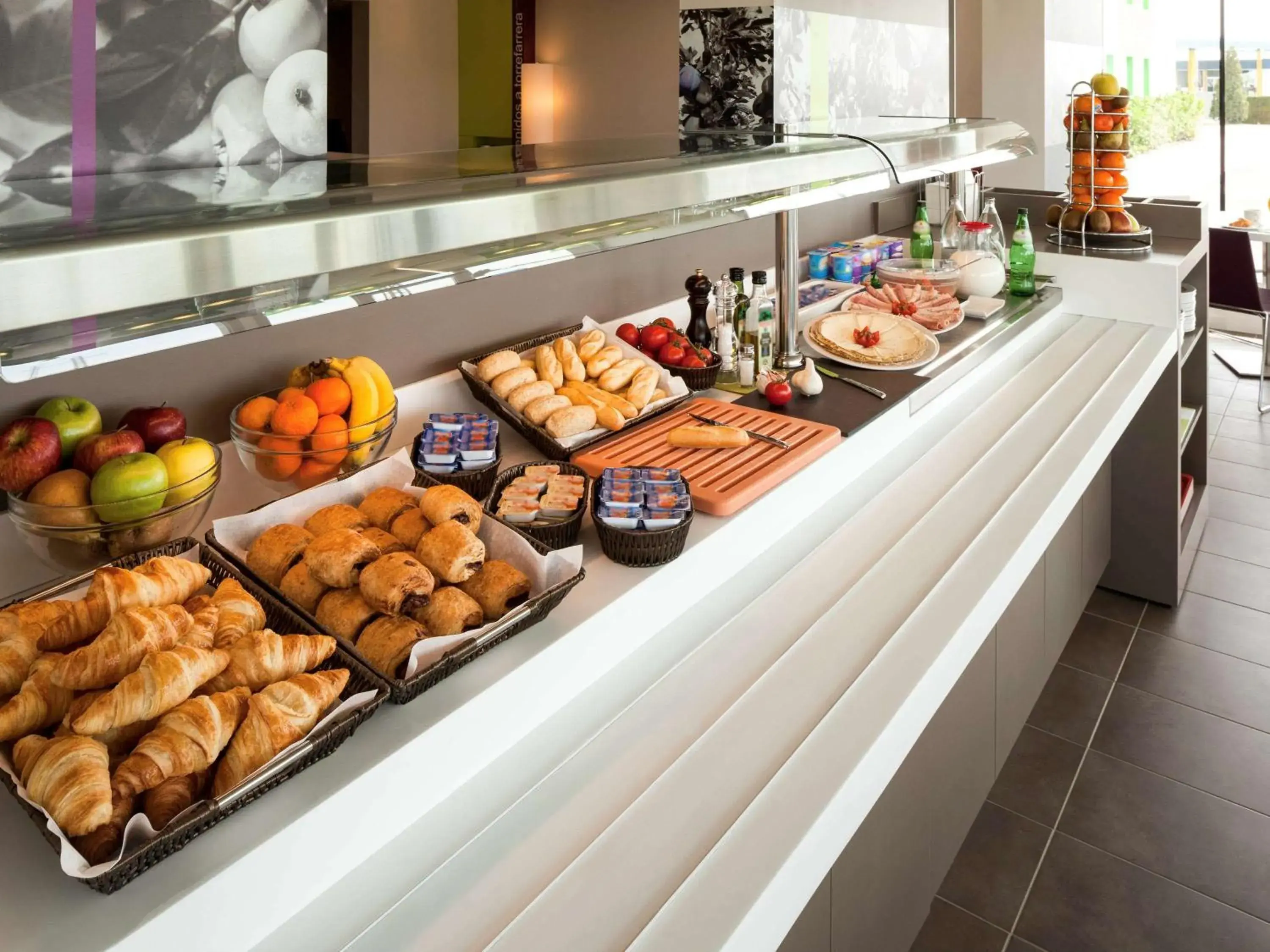 Property building in Hotel Ibis Styles Lleida Torrefarrera Property building in Hotel Ibis Styles Lleida Torrefarrera