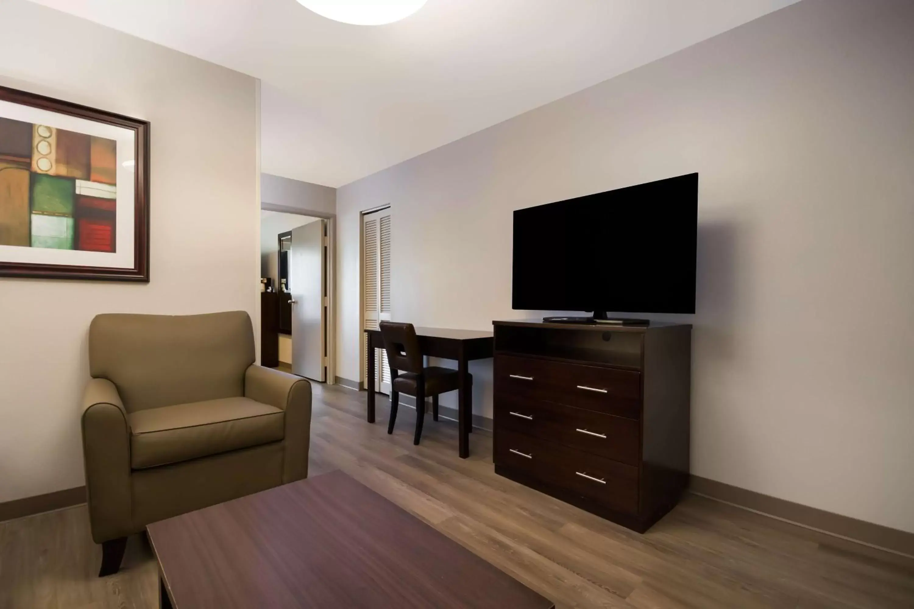 Photo of the whole room, TV/Entertainment Center in Best Western Sugar Sands Inn & Suites