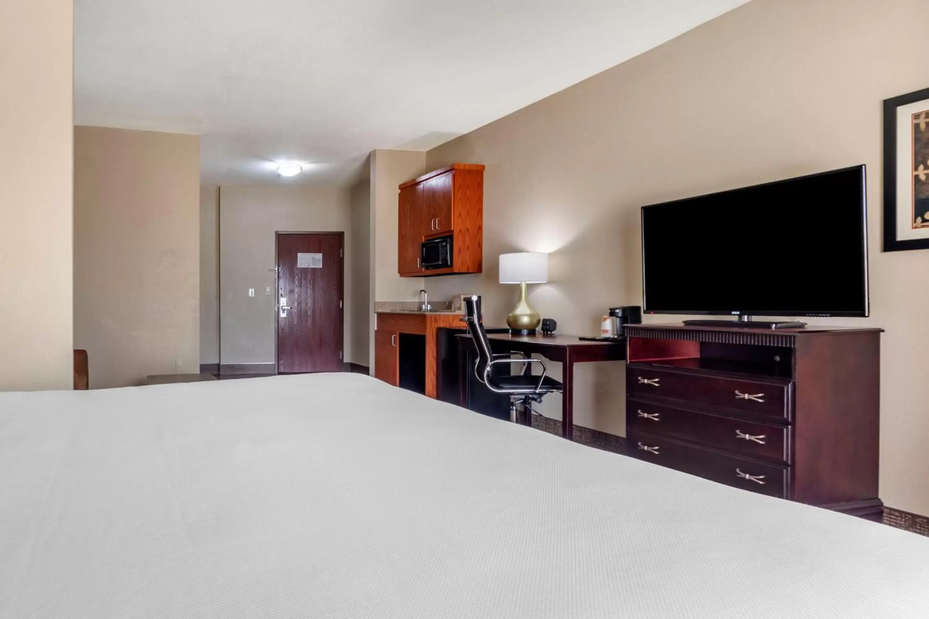 TV/Entertainment Center in Comfort Suites Granbury