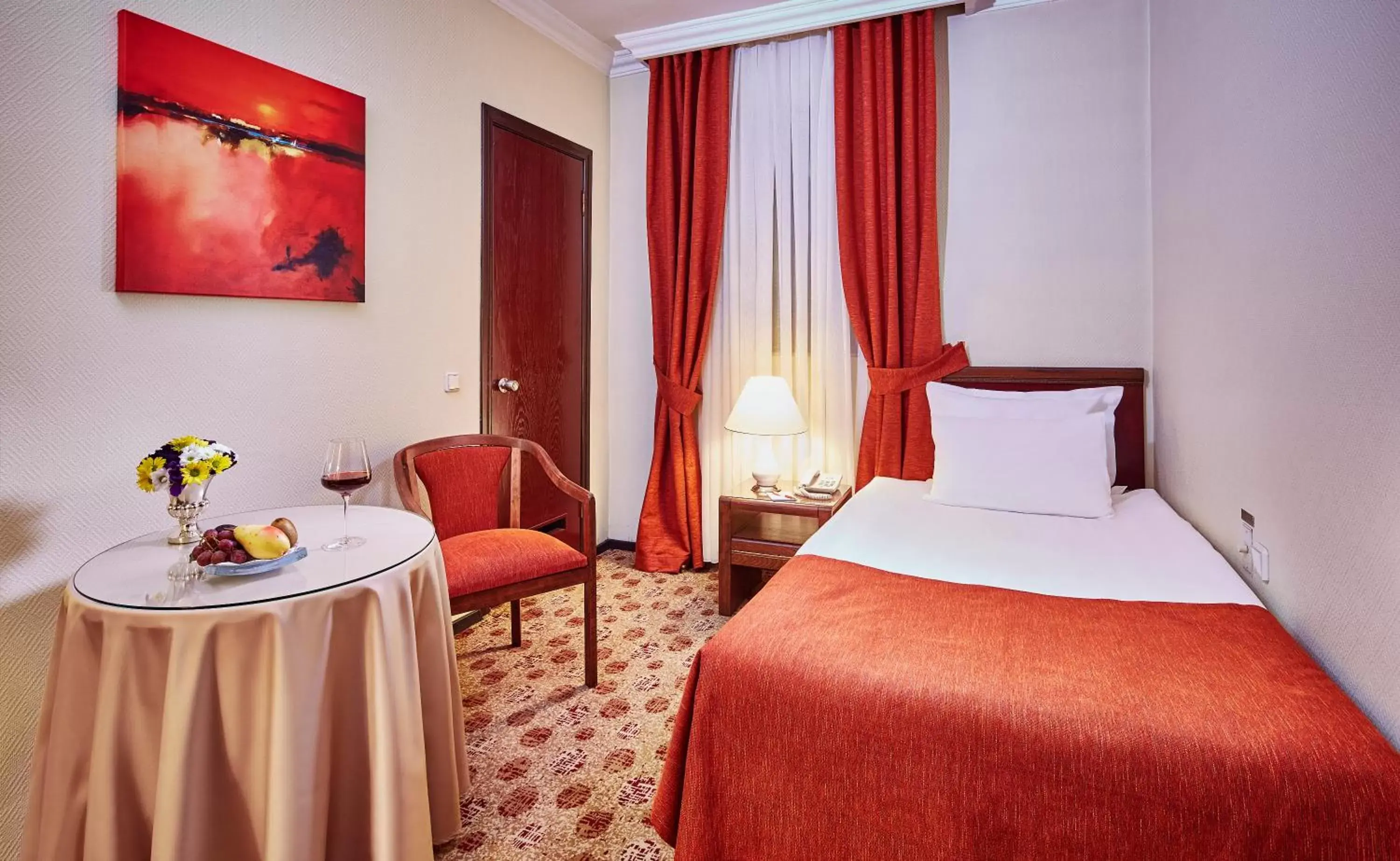 Photo of the whole room in Güneş Hotel Merter