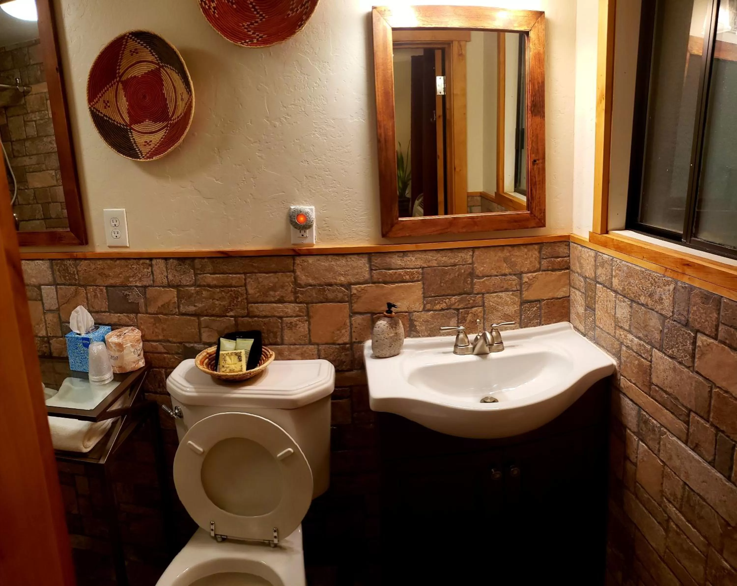 Shower in Stone Lizard Lodge