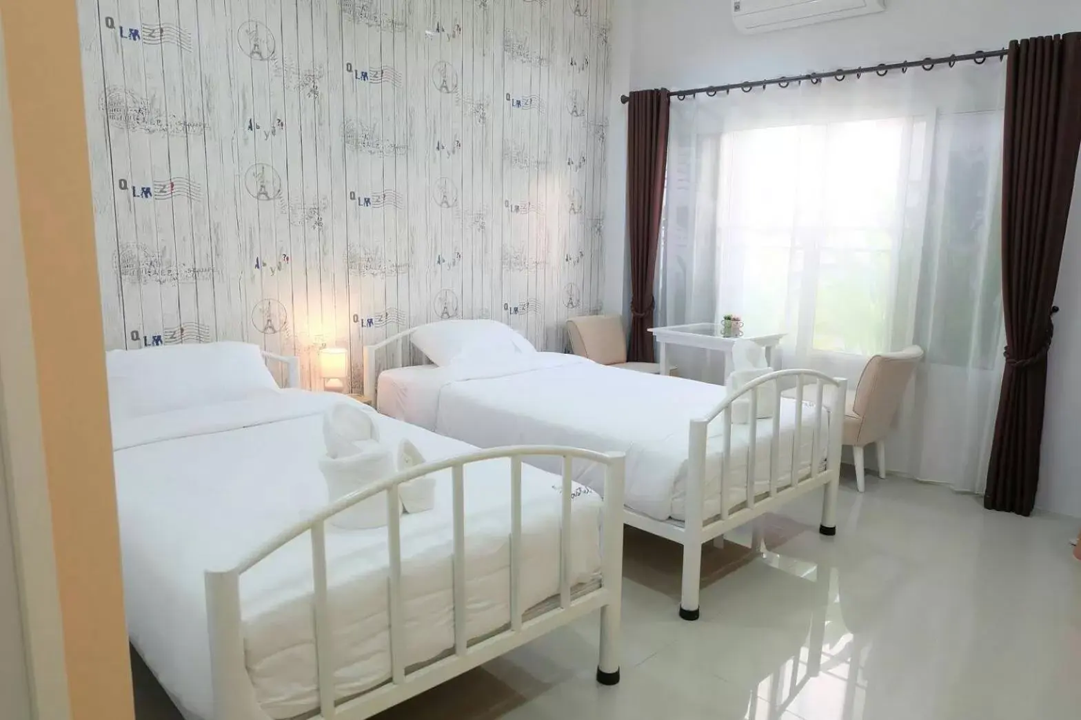 Bed in Noble Baan Pastel