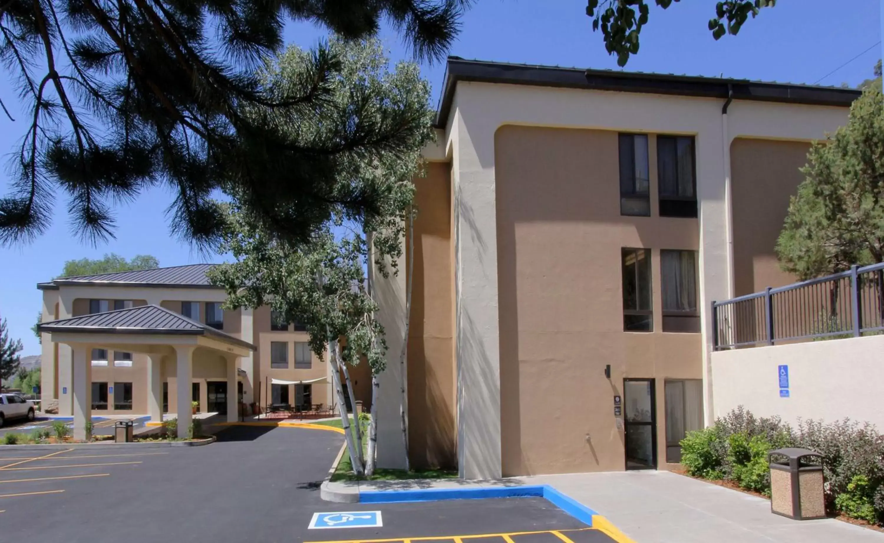 Property Building in Hampton Inn Durango