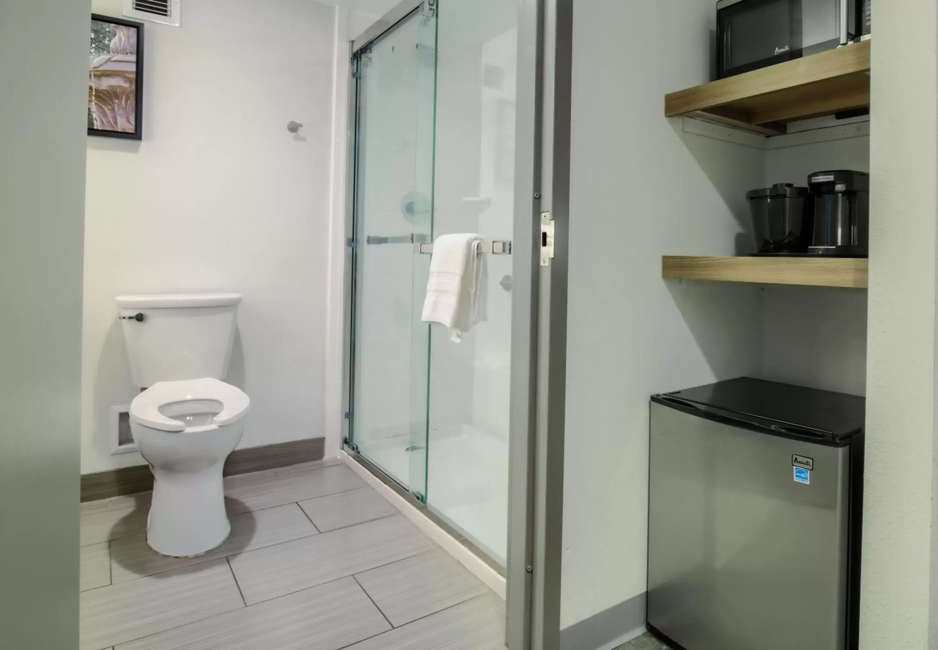 Bathroom in La Quinta by Wyndham Mobile Bathroom in La Quinta by Wyndham Mobile