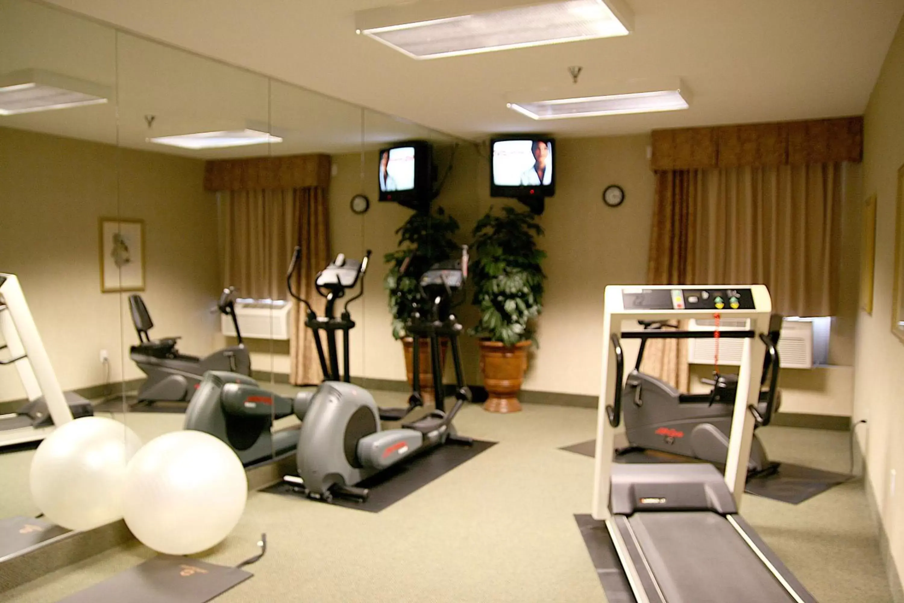 Fitness centre/facilities, Fitness Center/Facilities in Hampton Inn South Heritage Park