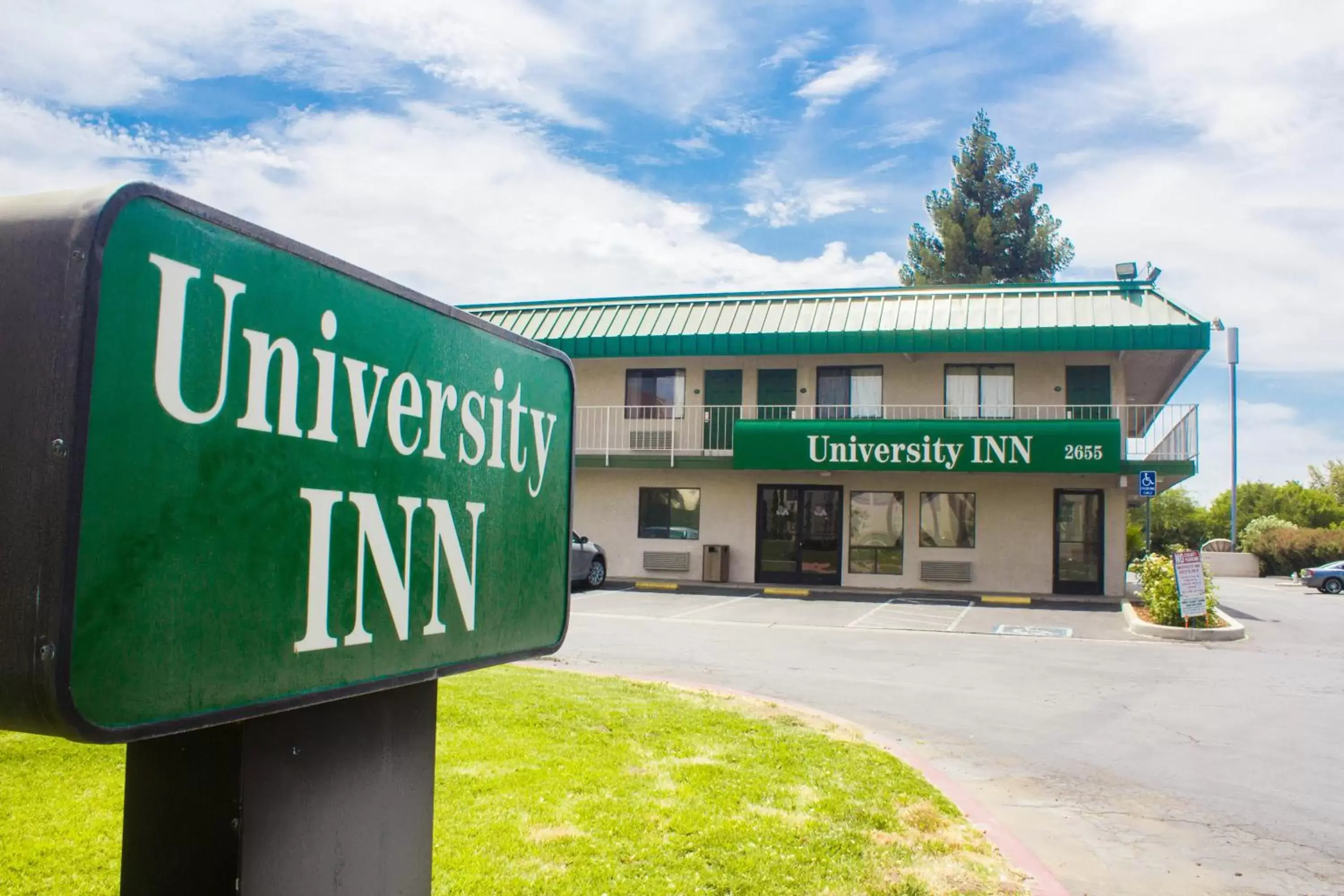 Facade/entrance, Property Building in University Inn Fresno