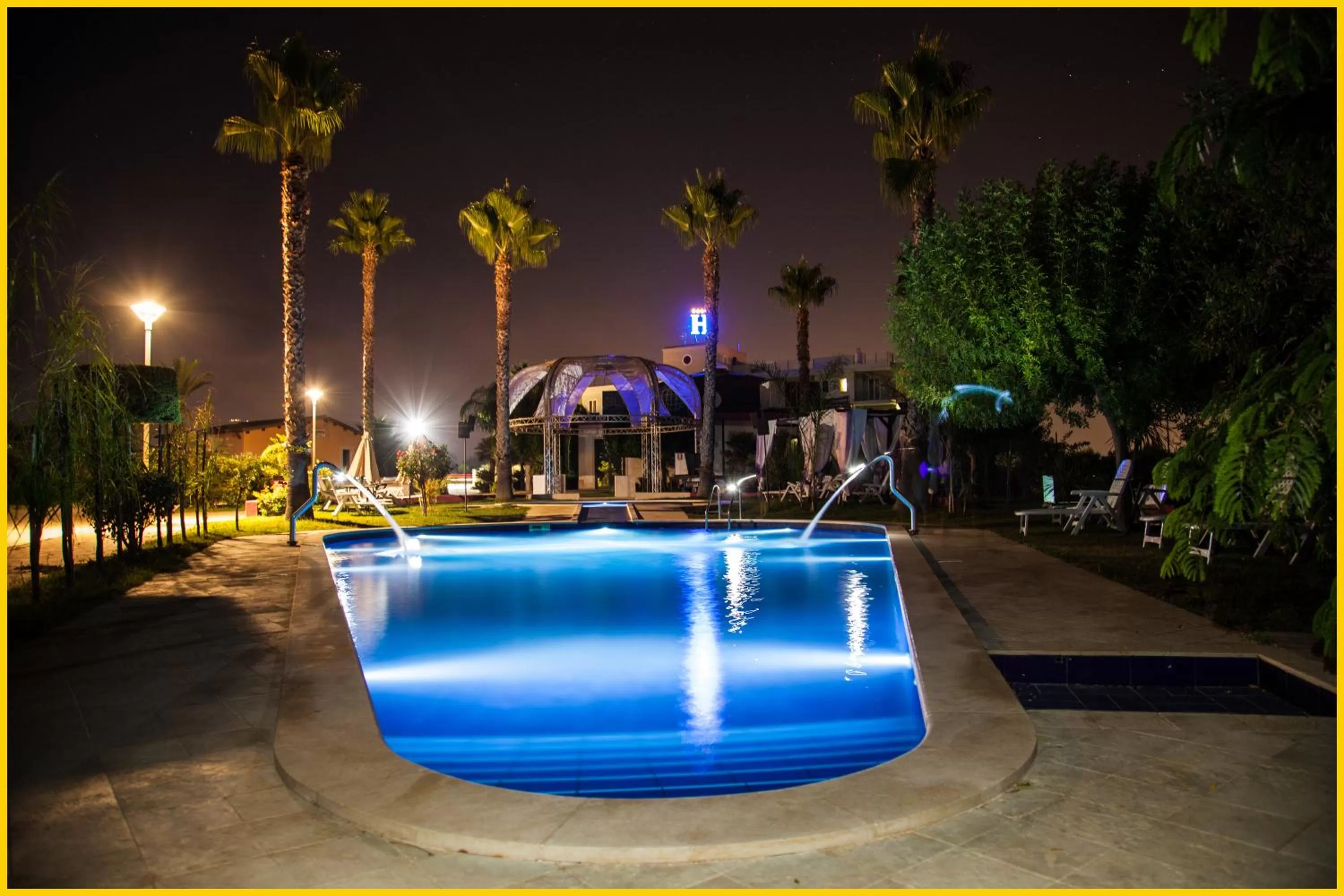 Swimming pool in Hotel Paclà