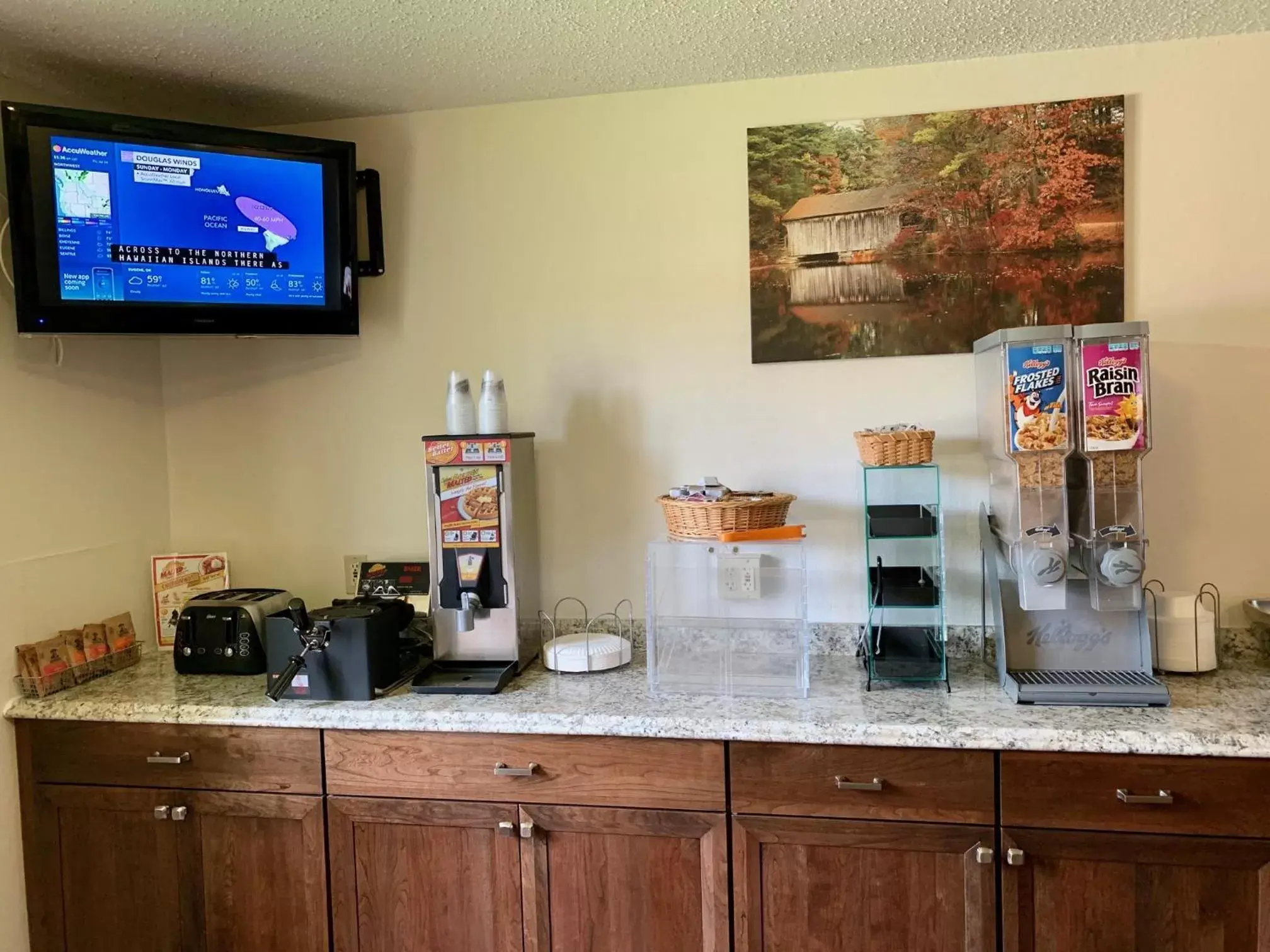 Breakfast, Kitchen/Kitchenette in The Covered Bridge Inn