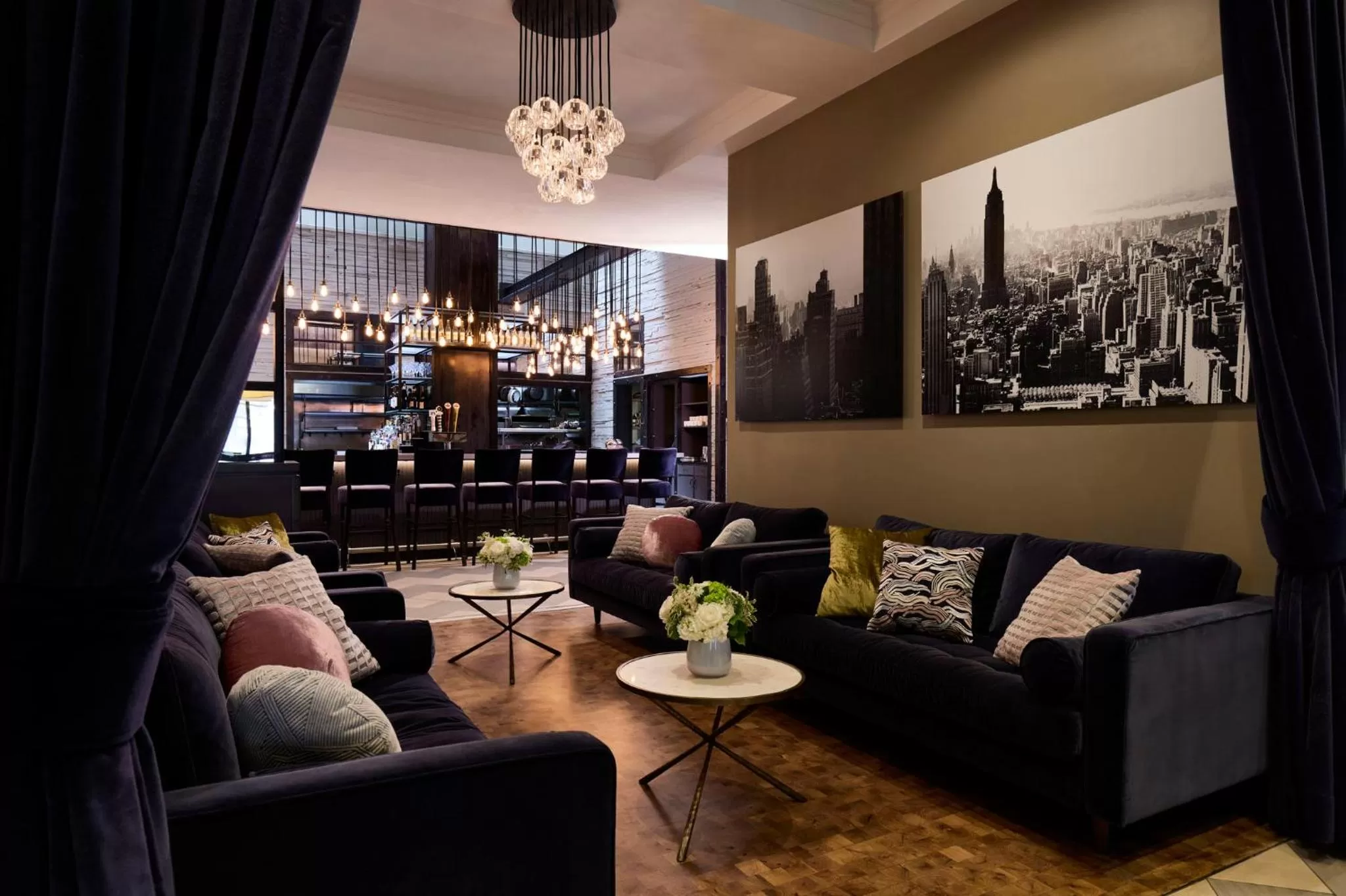 Restaurant/places to eat in Archer Hotel New York