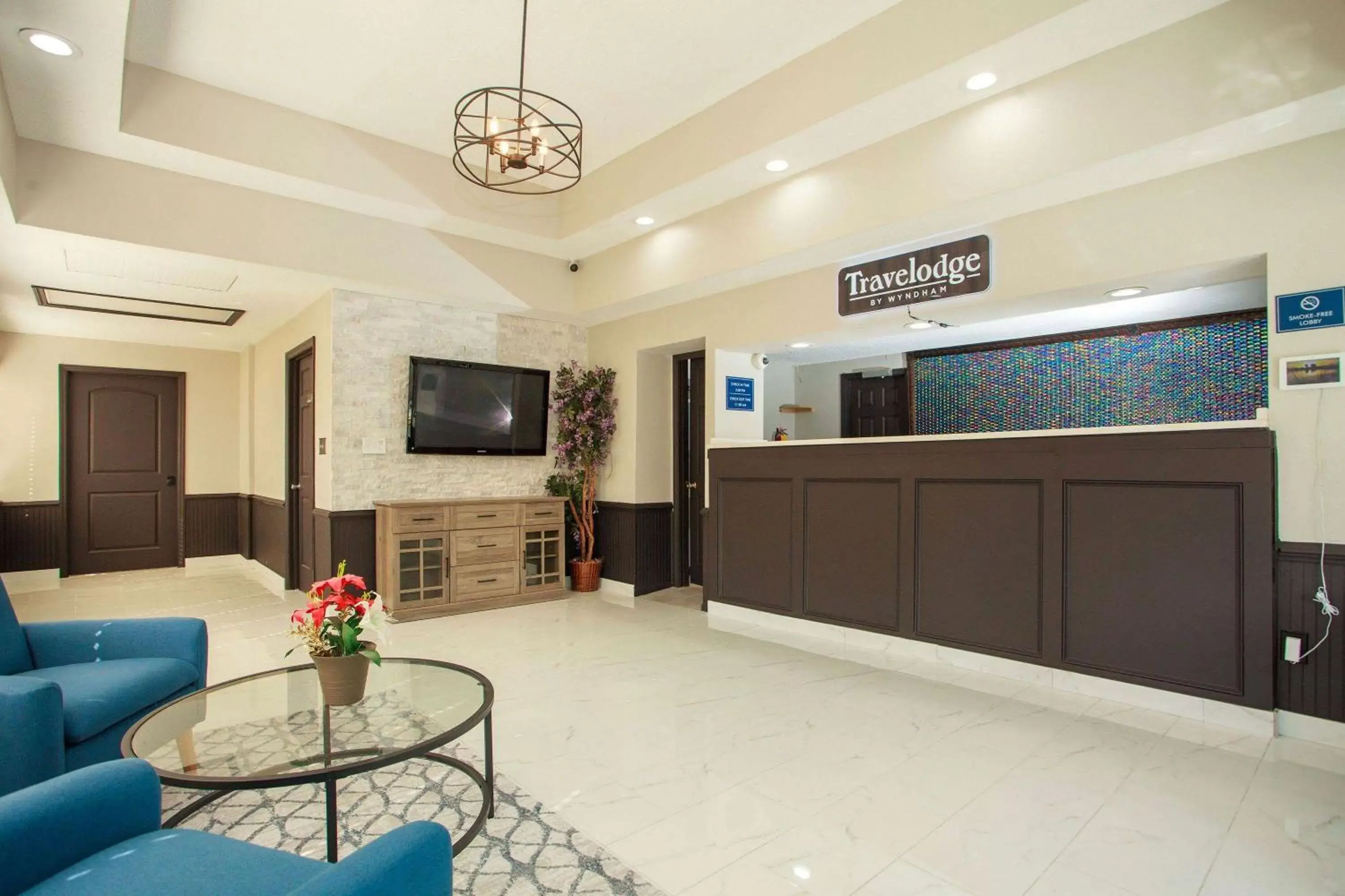 Lobby or reception in Travelodge by Wyndham Macon West