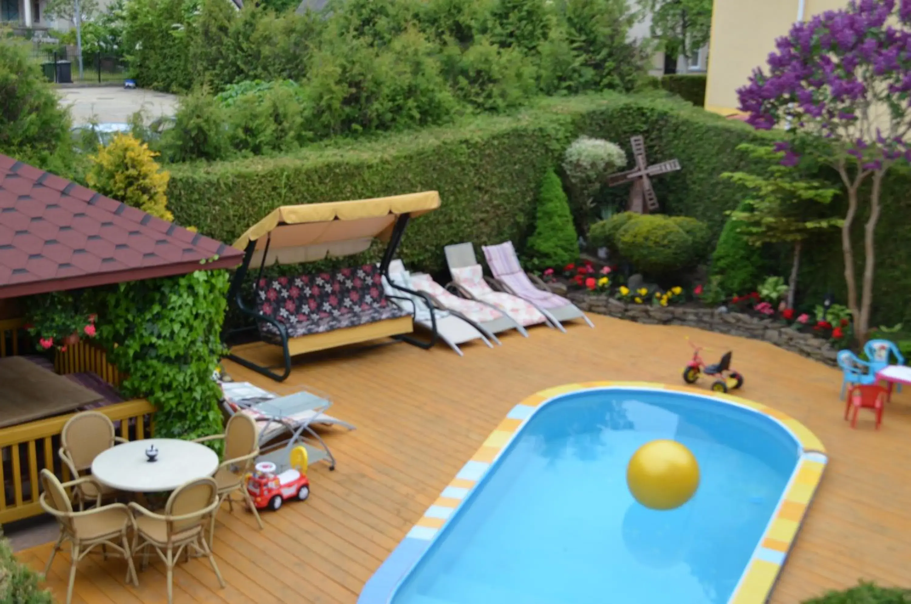 Patio, Pool View in Po Kastonu