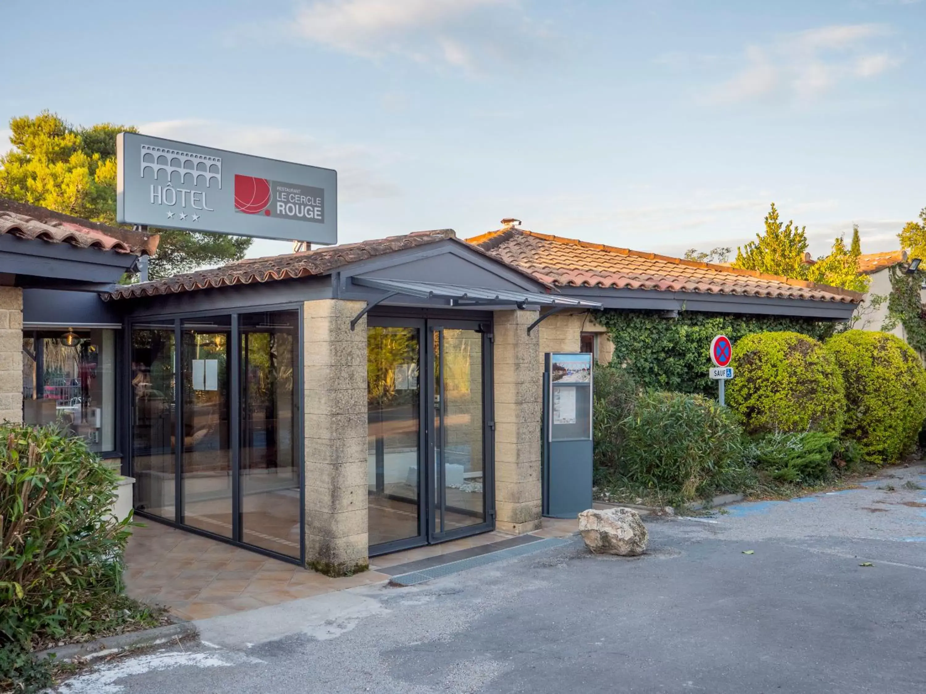 Property Building in Logis Hotel Restaurant Uzès Pont du Gard