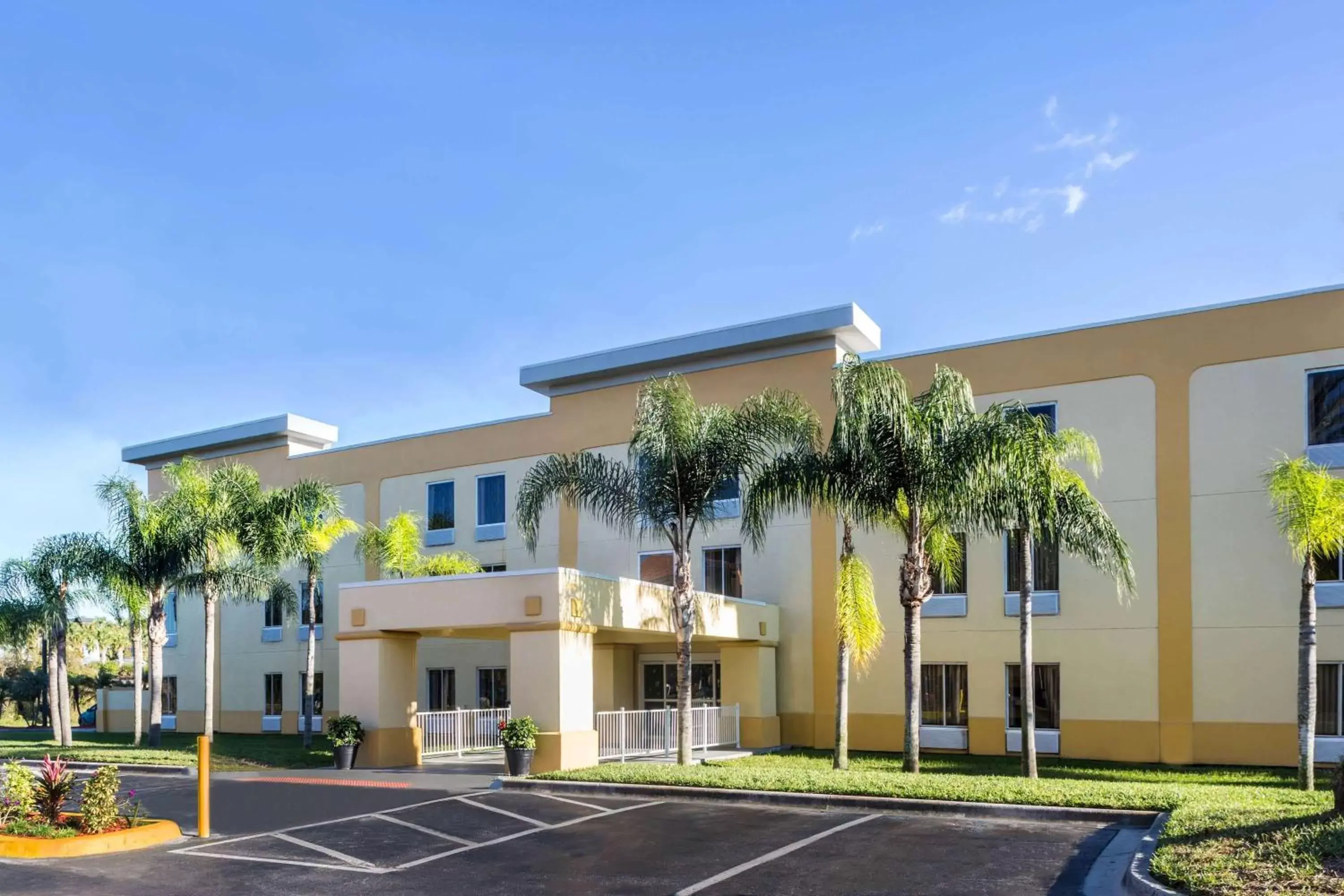 Property Building in La Quinta by Wyndham Orlando Universal area