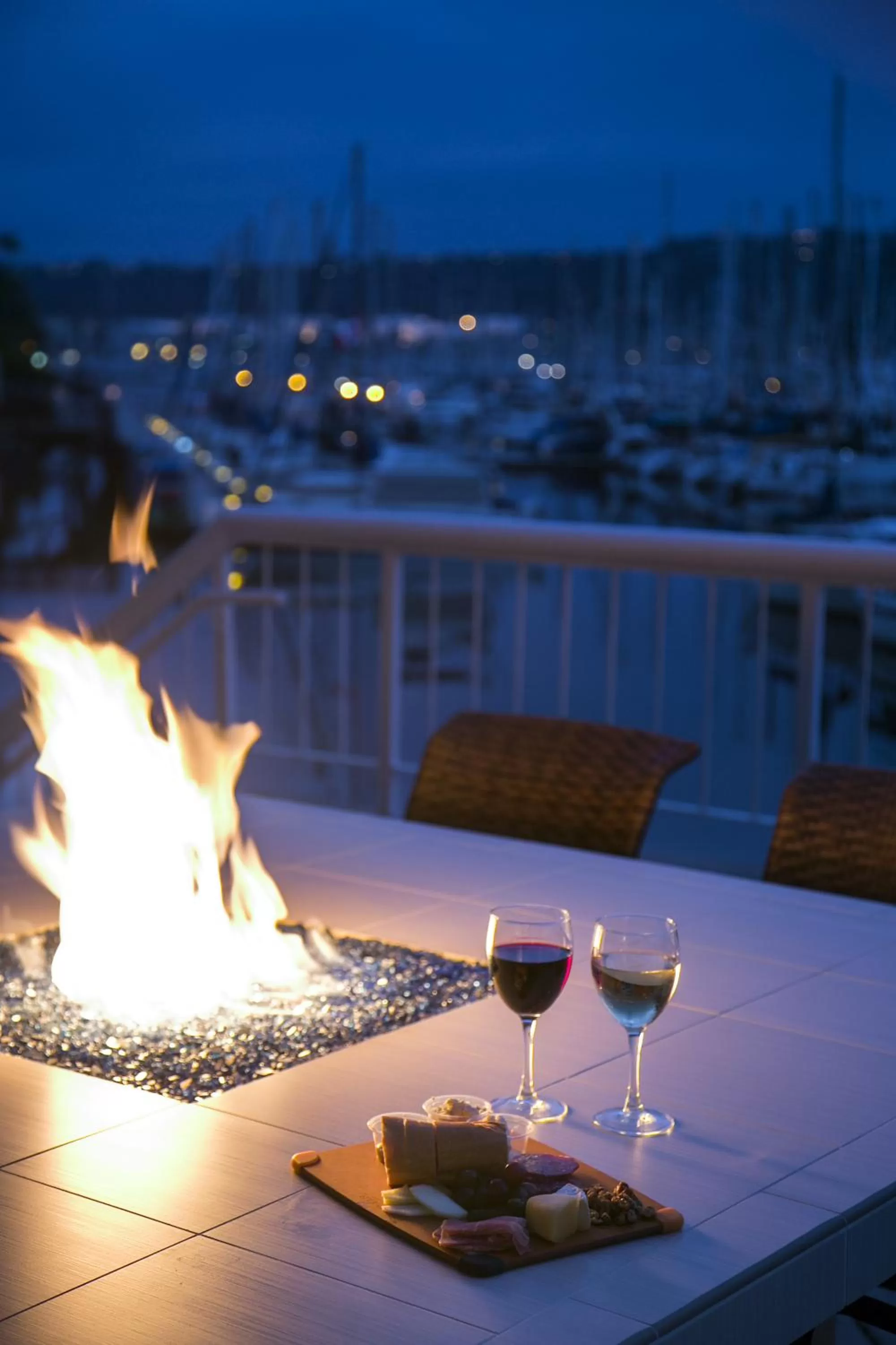 Restaurant/places to eat in Bay Club Hotel and Marina