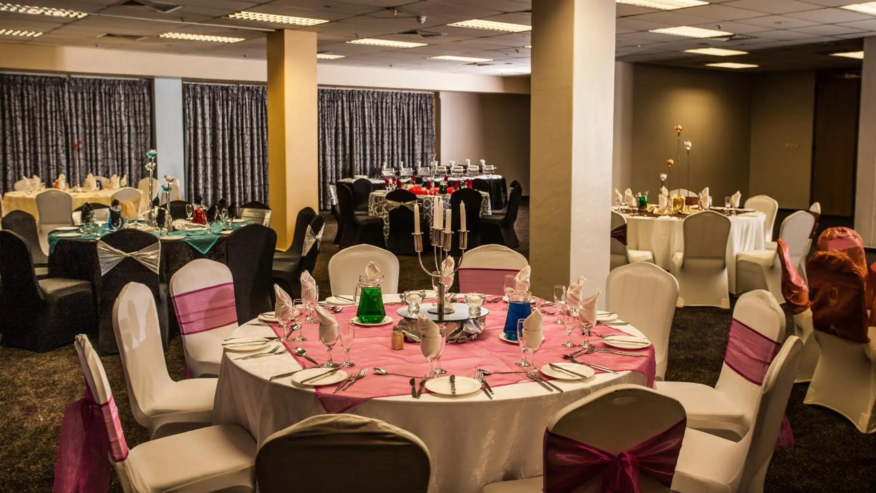 Banquet/Function facilities, Restaurant/Places to Eat in Coastlands Durban Self Catering Holiday Apartments