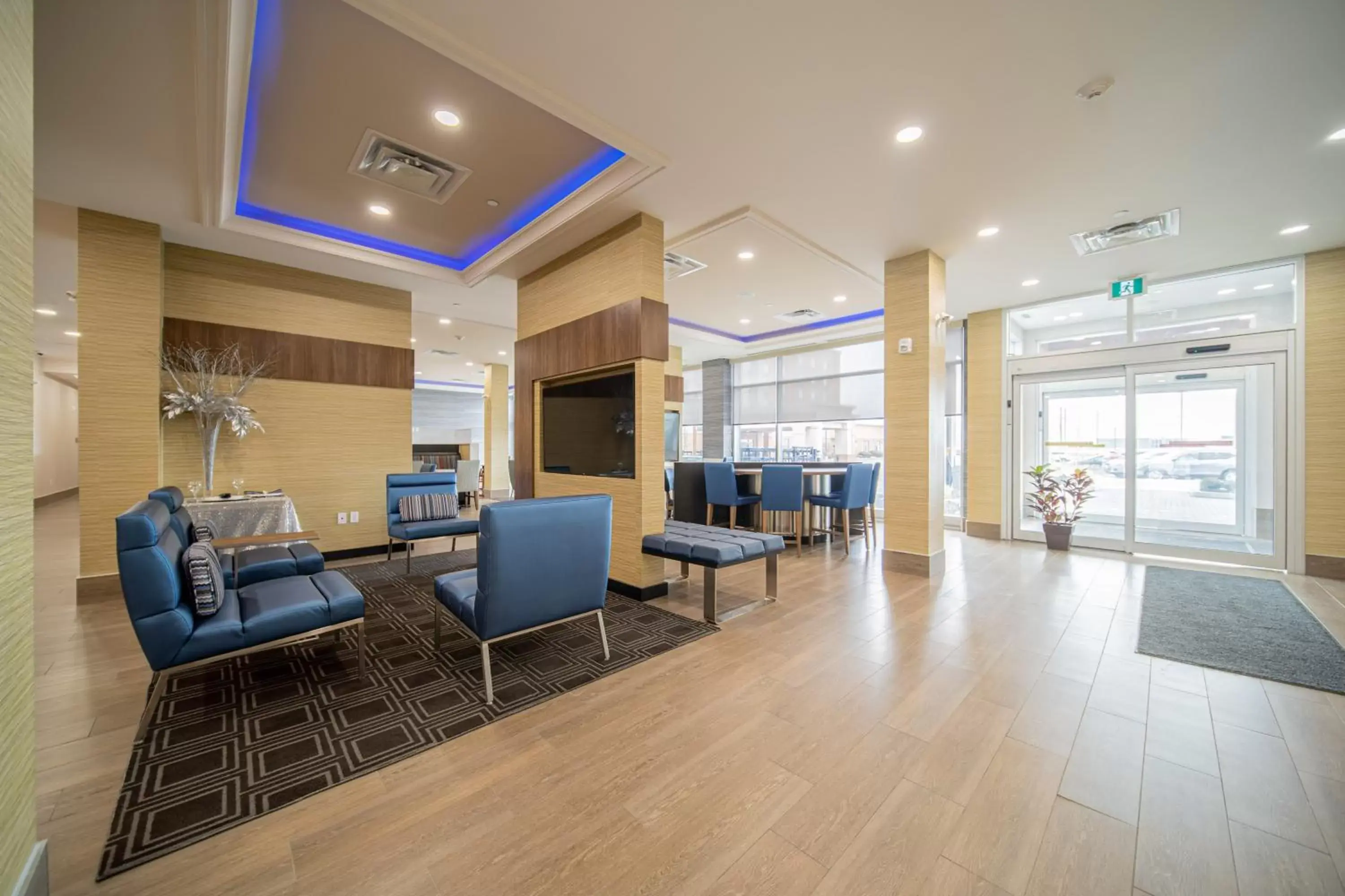 Lobby or reception, Lounge/Bar in TownePlace Suites by Marriott Brantford and Conference Centre