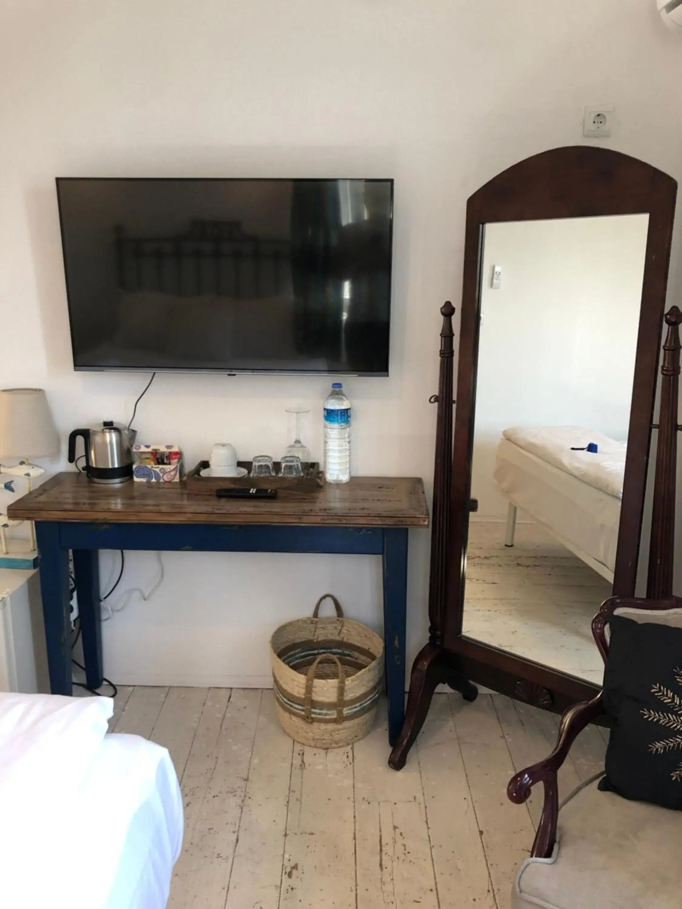 TV and multimedia, TV/Entertainment Center in Lemon Villa Hotel - Adult Only