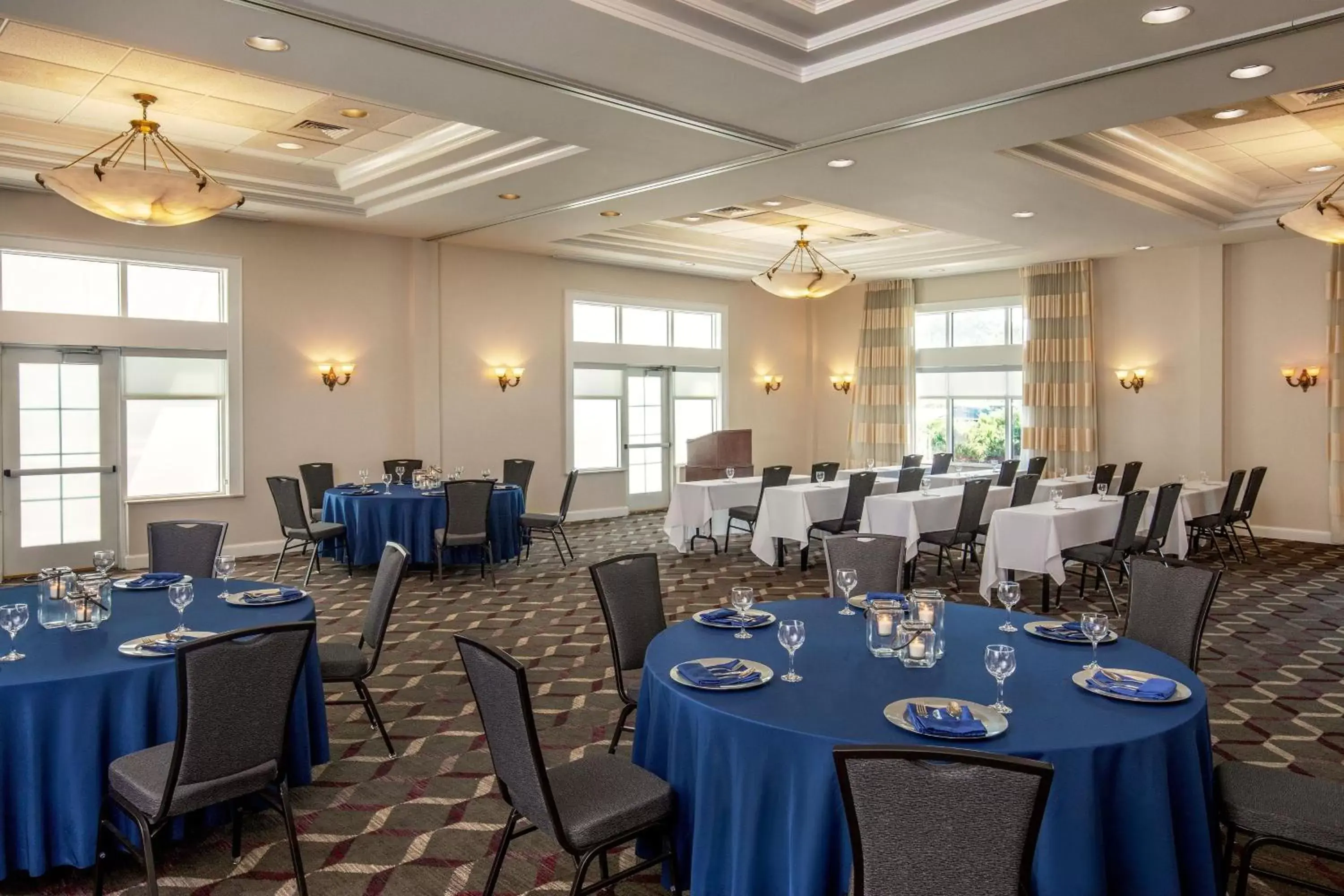 Meeting/conference room, Restaurant/Places to Eat in Residence Inn by Marriott Norfolk Airport