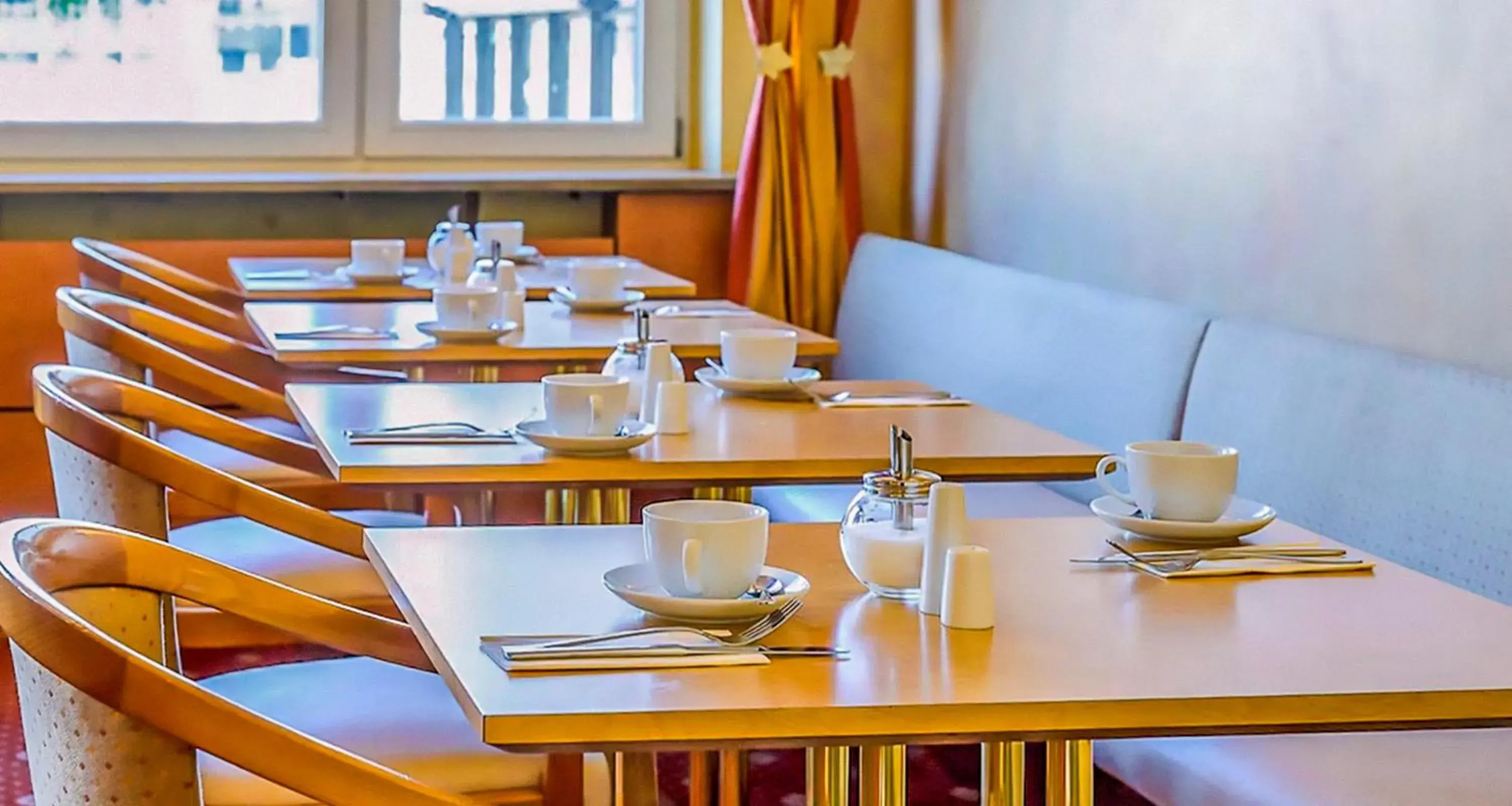 Breakfast, Restaurant/Places to Eat in Novum Hotel Rieker Stuttgart Hauptbahnhof   