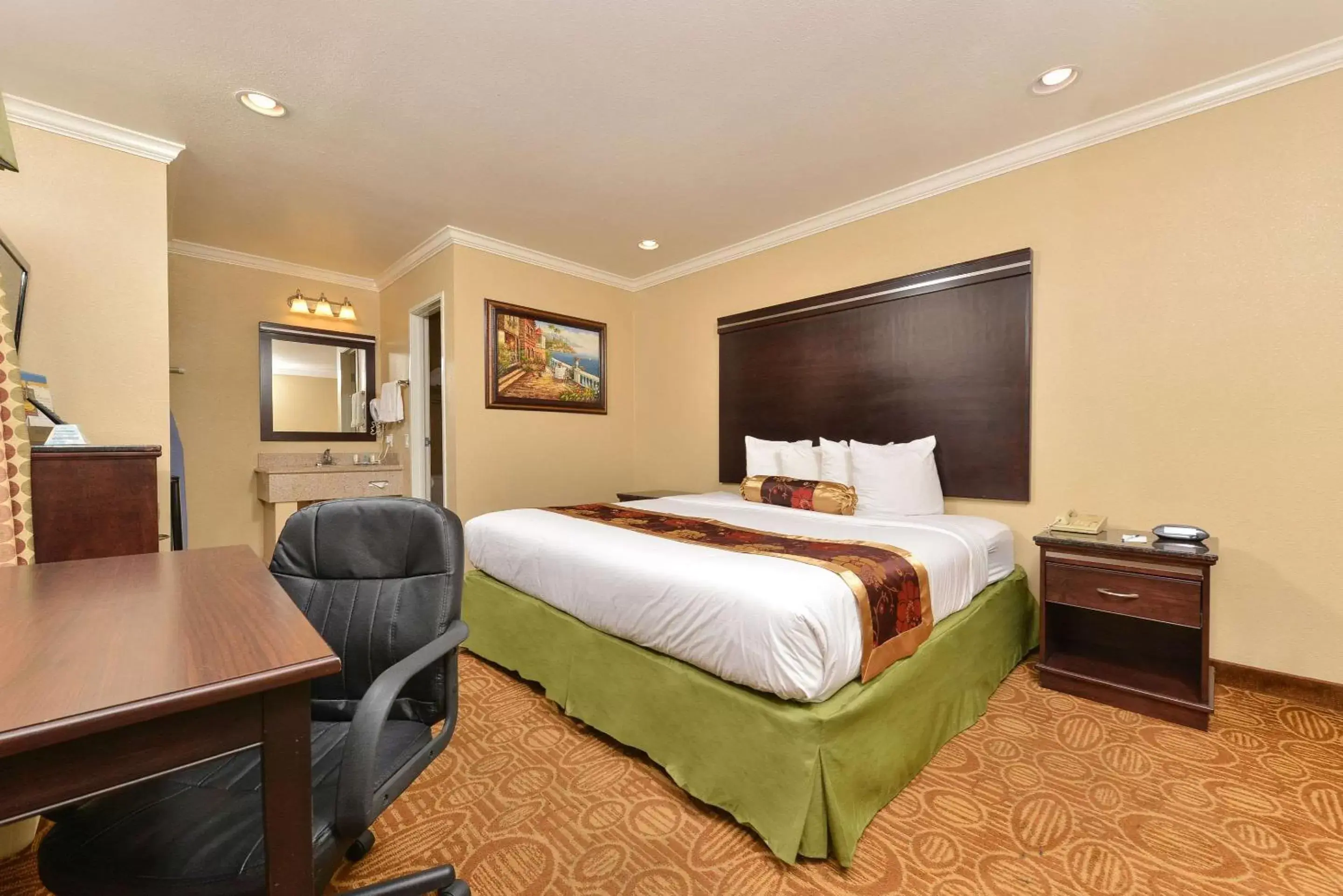 Photo of the whole room, Bed in Rodeway Inn San Diego Near SDSU Photo of the whole room, Bed in Rodeway Inn San Diego Near SDSU