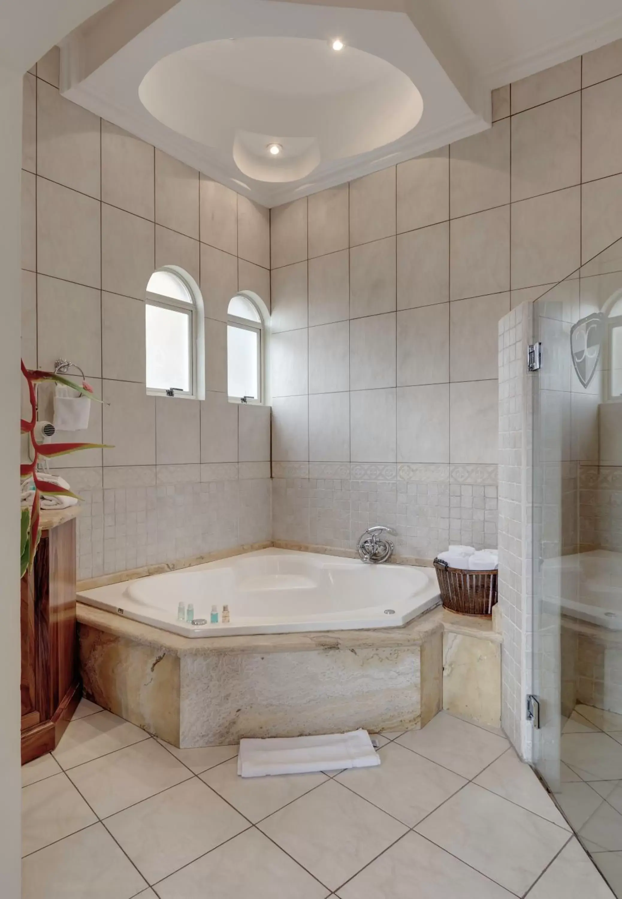 Hot Tub, Bathroom in Casa Conde Hotel & Apartamentos