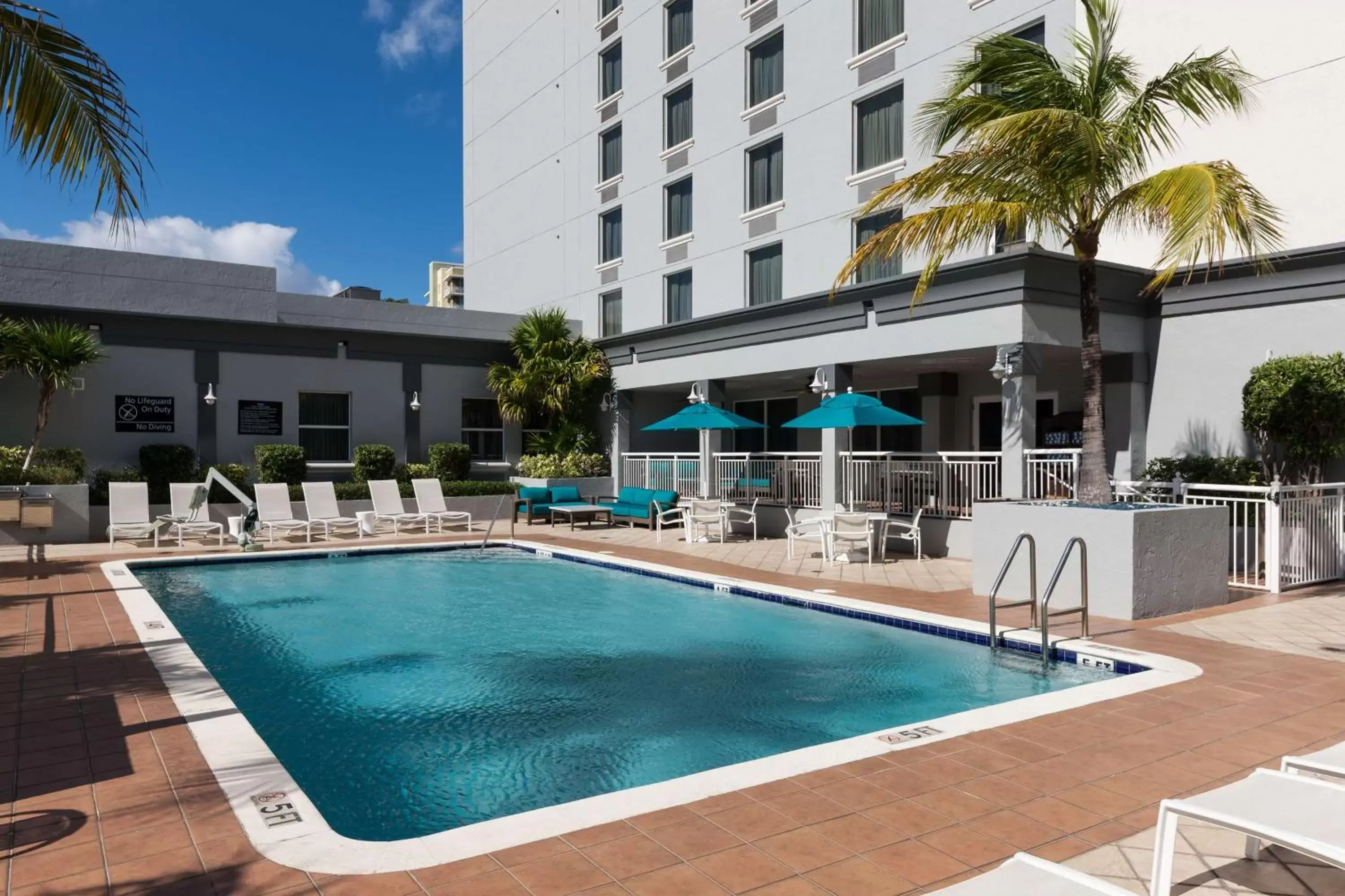 Pool view, Swimming Pool in Hampton Inn Fort Lauderdale Downtown Las Olas Area
