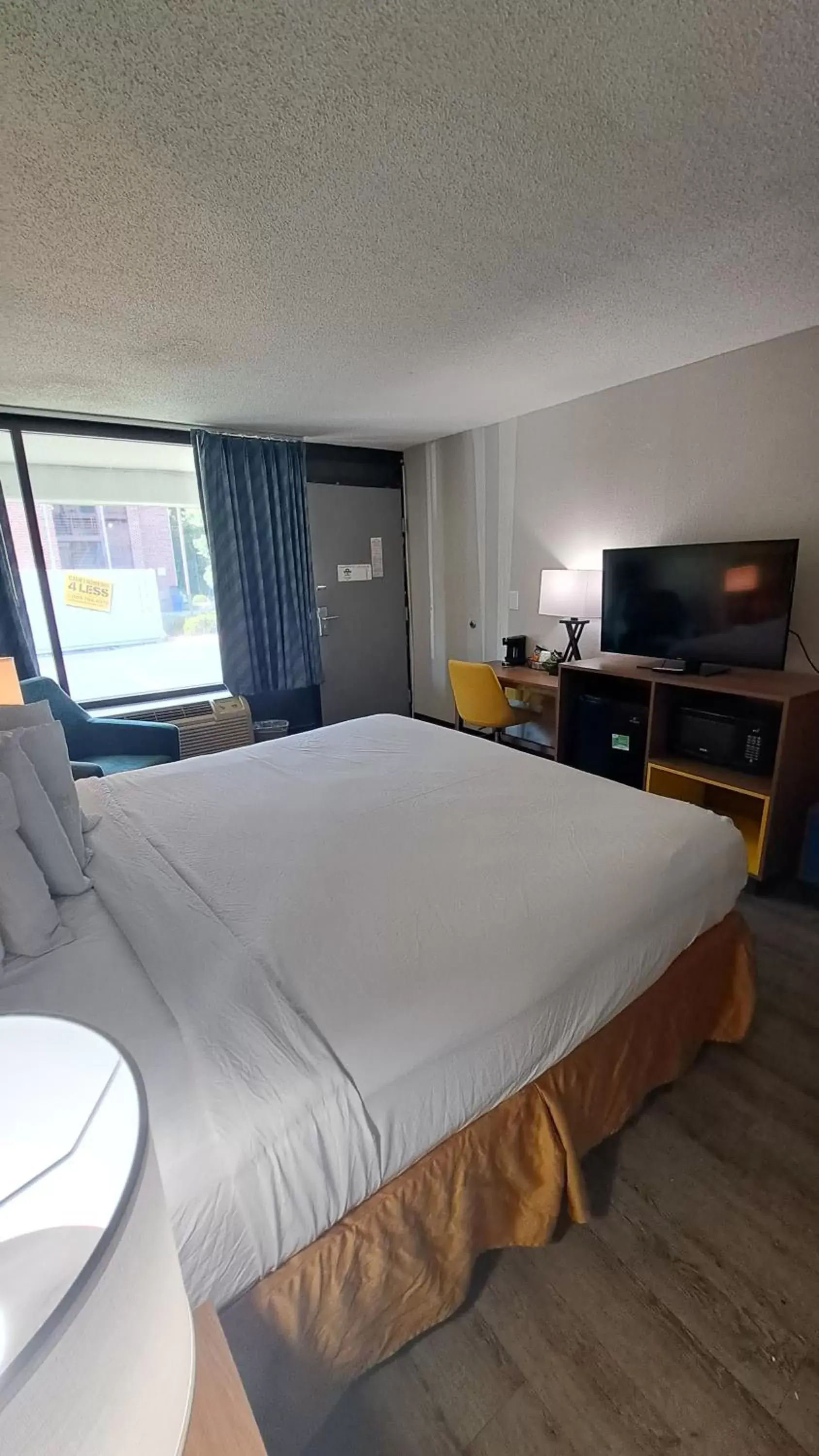 Bed in Days Inn & Suites by Wyndham Rocky Mount Golden East