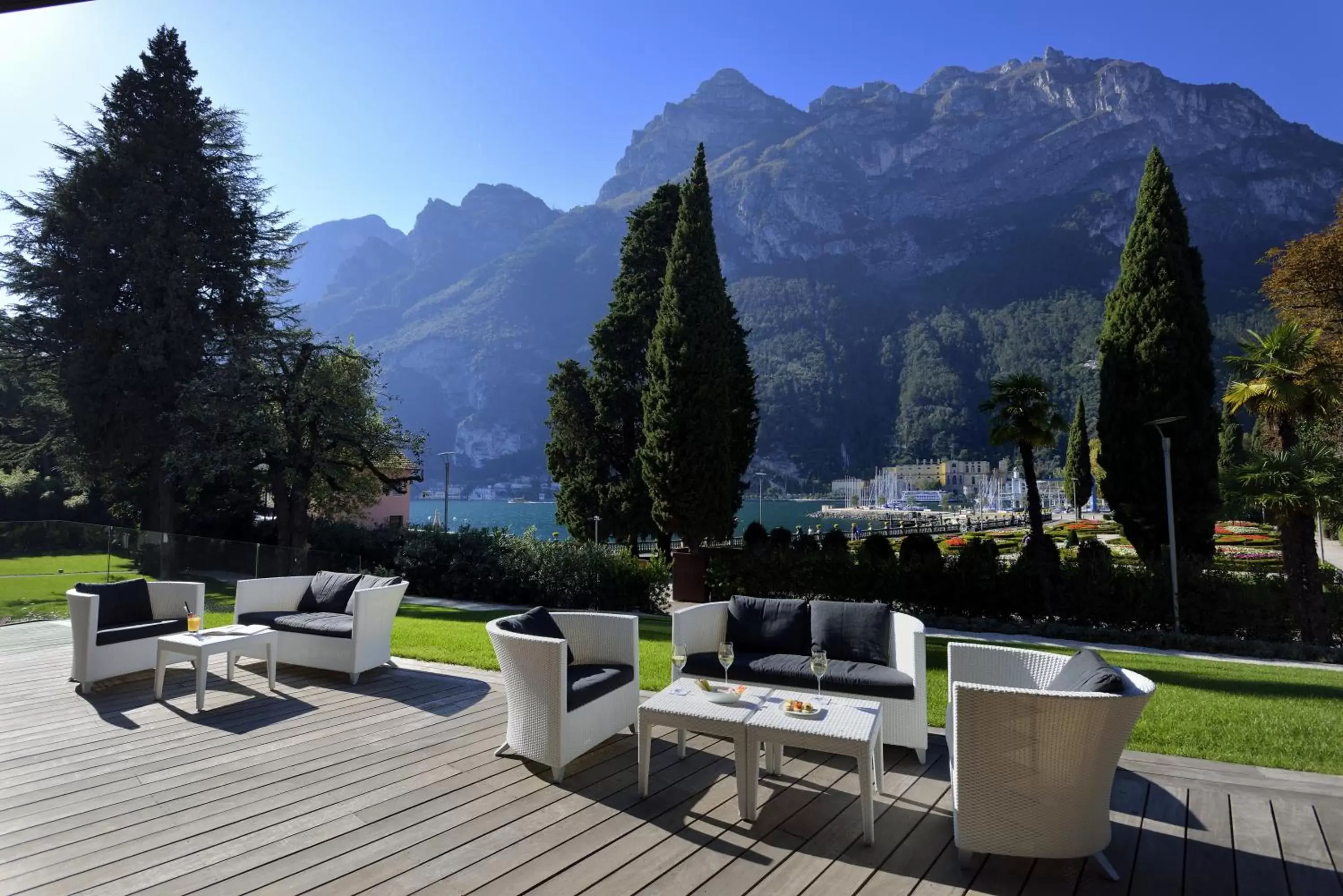 Patio, Mountain View in Lido Palace - The Leading Hotels of the World