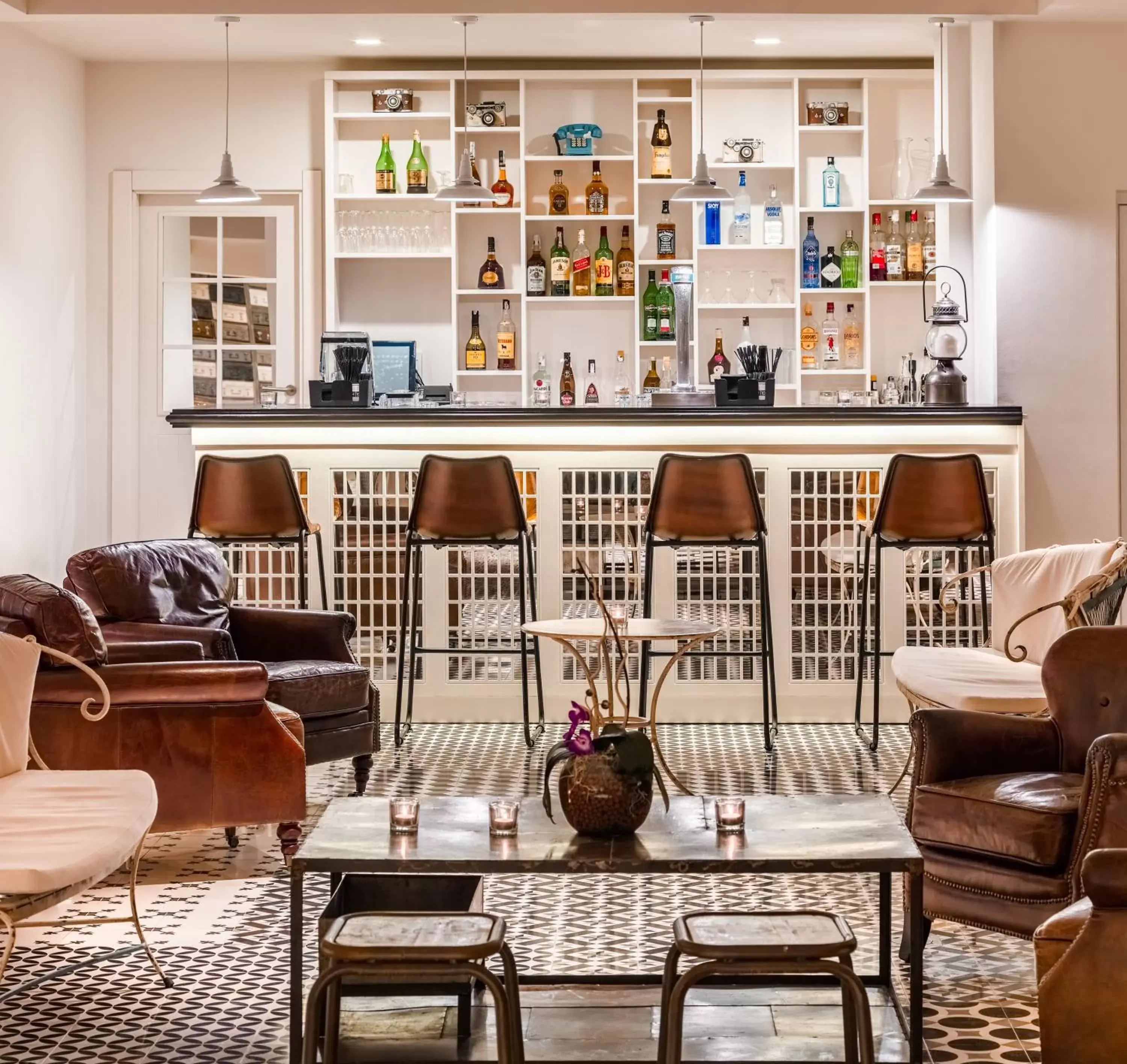 Lounge or bar in H10 Ocean Suites