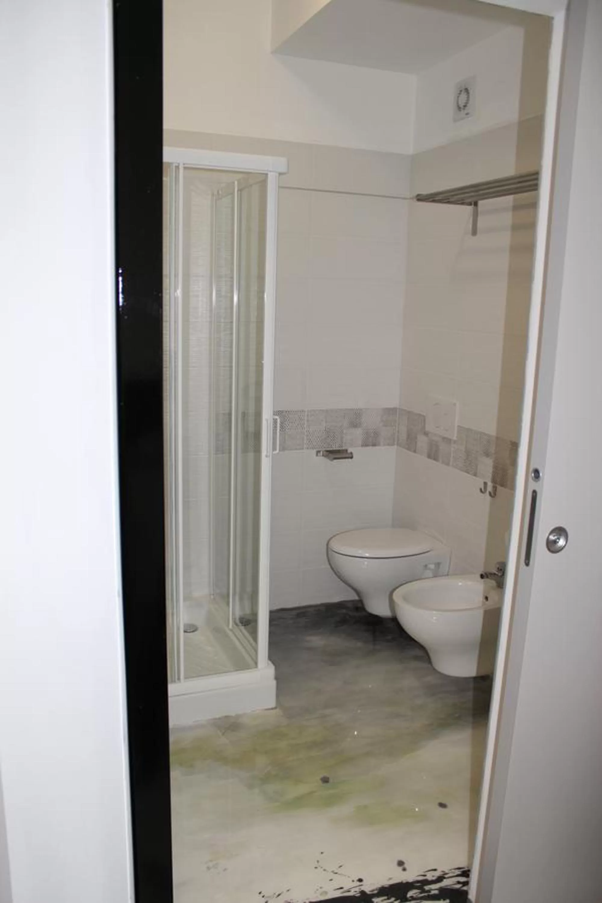 Shower, Bathroom in Follow Me B&B