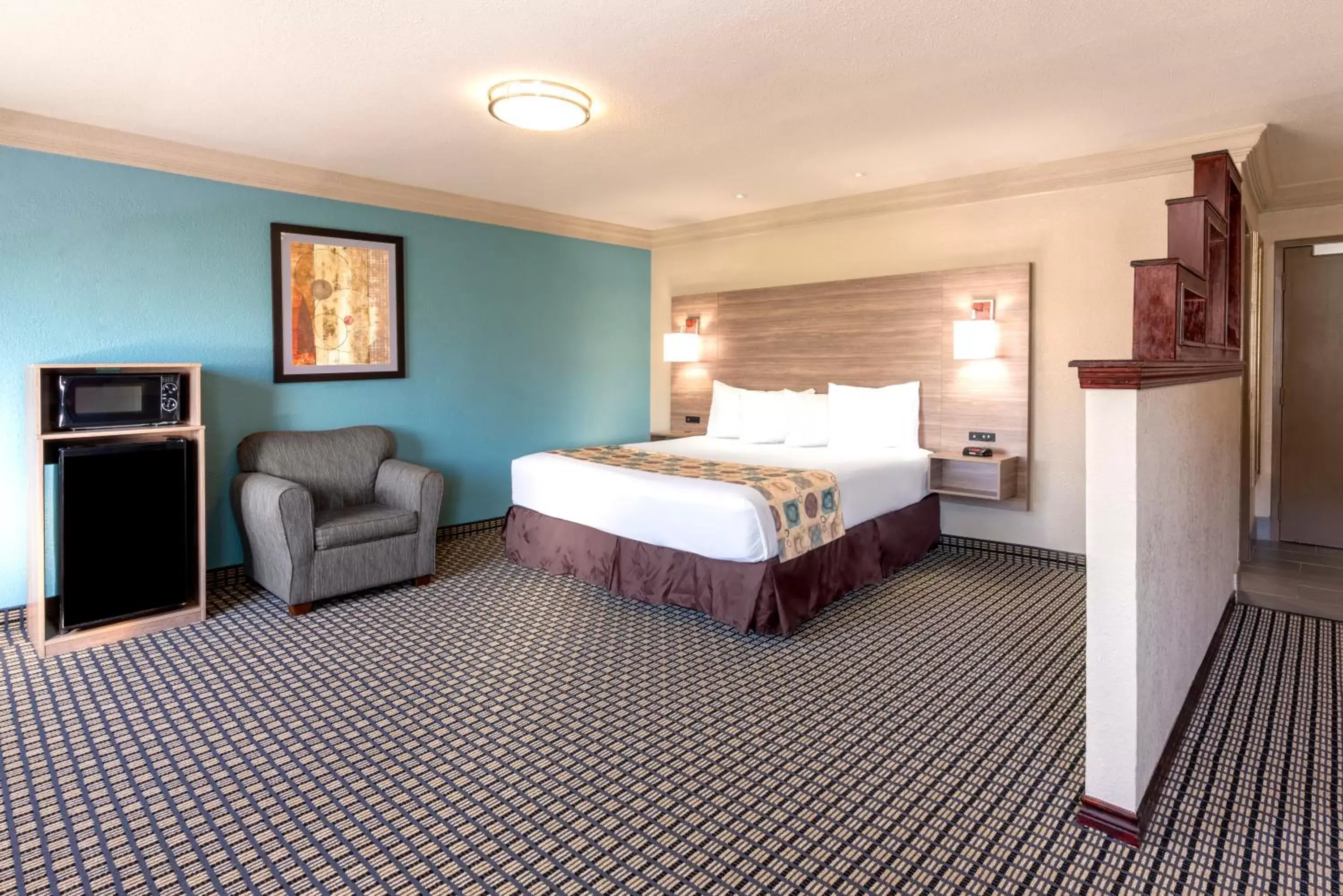 Bedroom, Bed in Ramada by Wyndham Houston Intercontinental Airport South