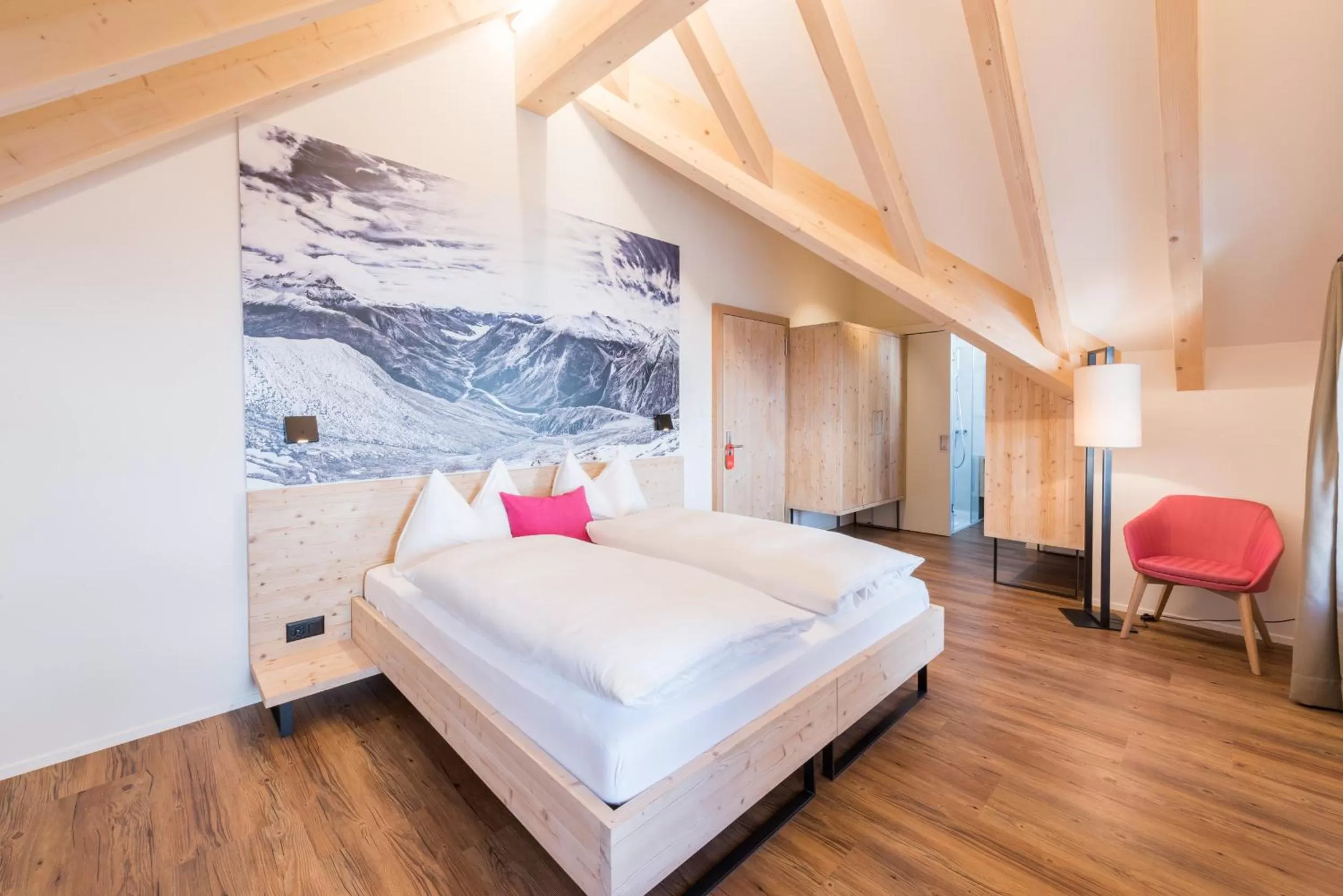 Photo of the whole room, Bed in Berghotel Randolins