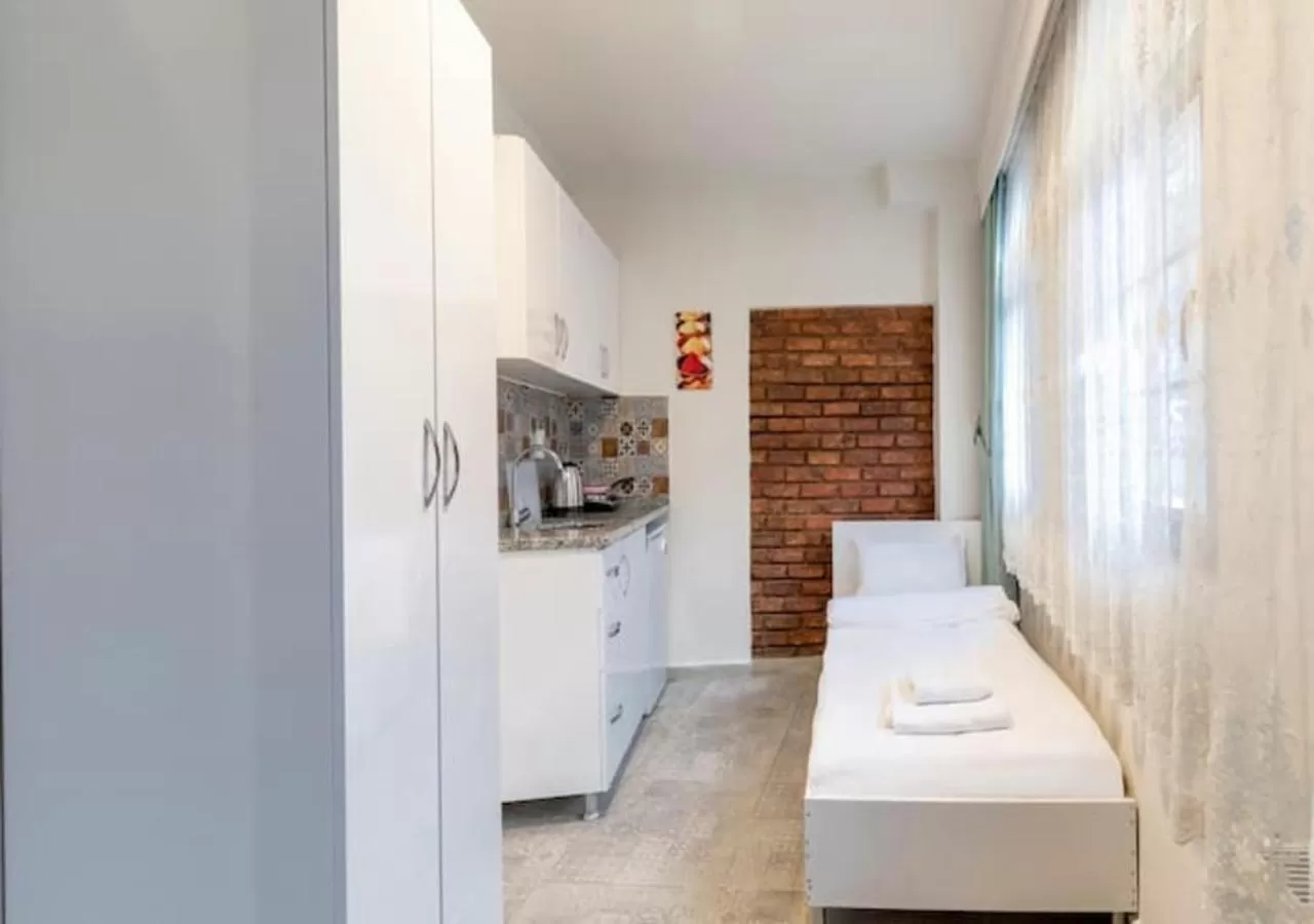 Photo of the whole room, Bed in The Red Tent Suite 88