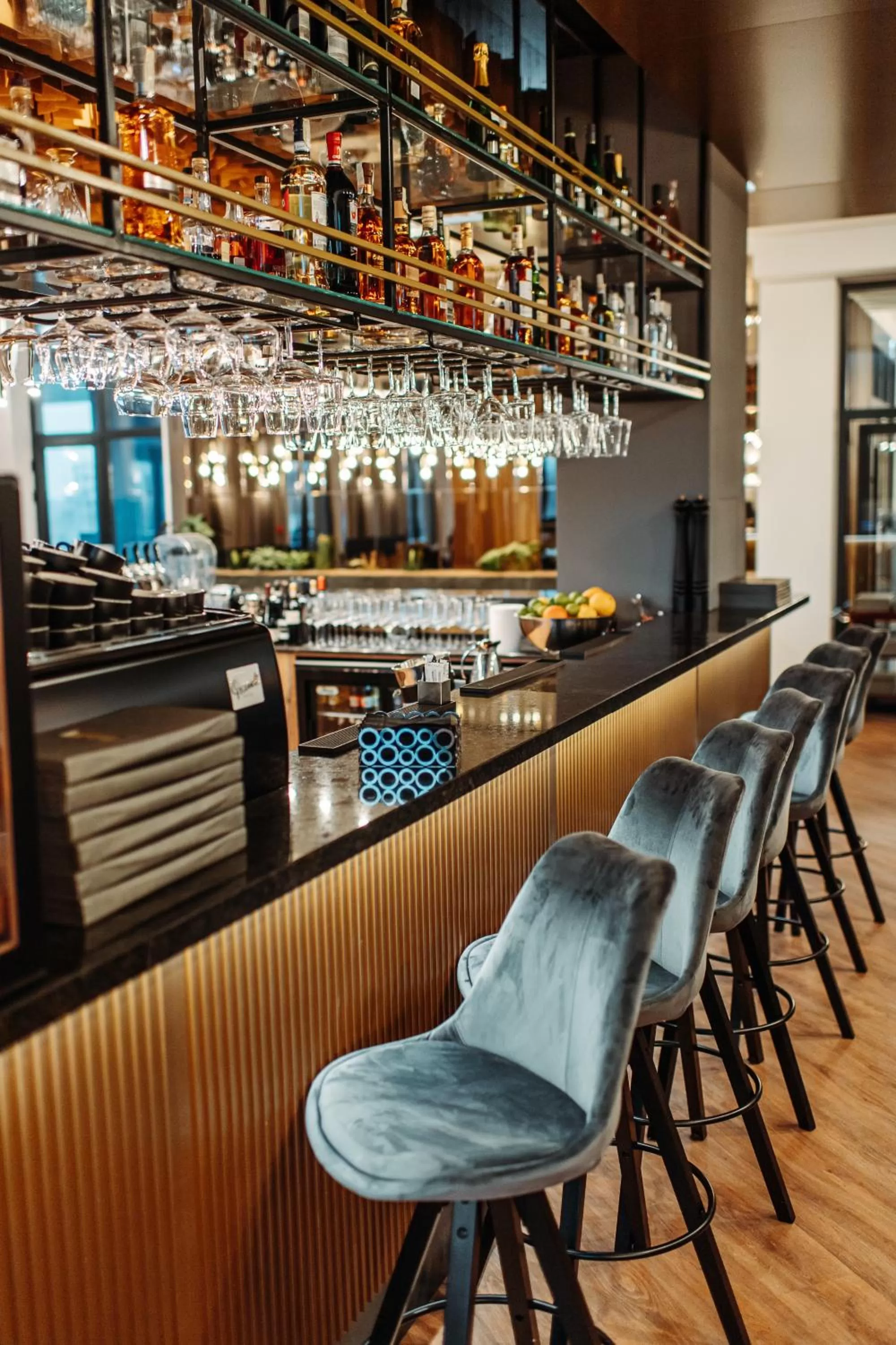 Restaurant/Places to Eat in Iza Hotel