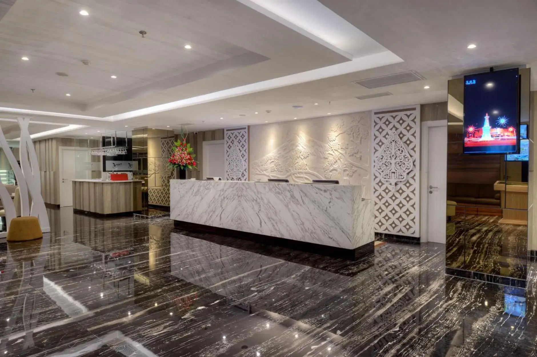 Lobby/Reception in Platinum Adisucipto Yogyakarta Hotel & Conference Center