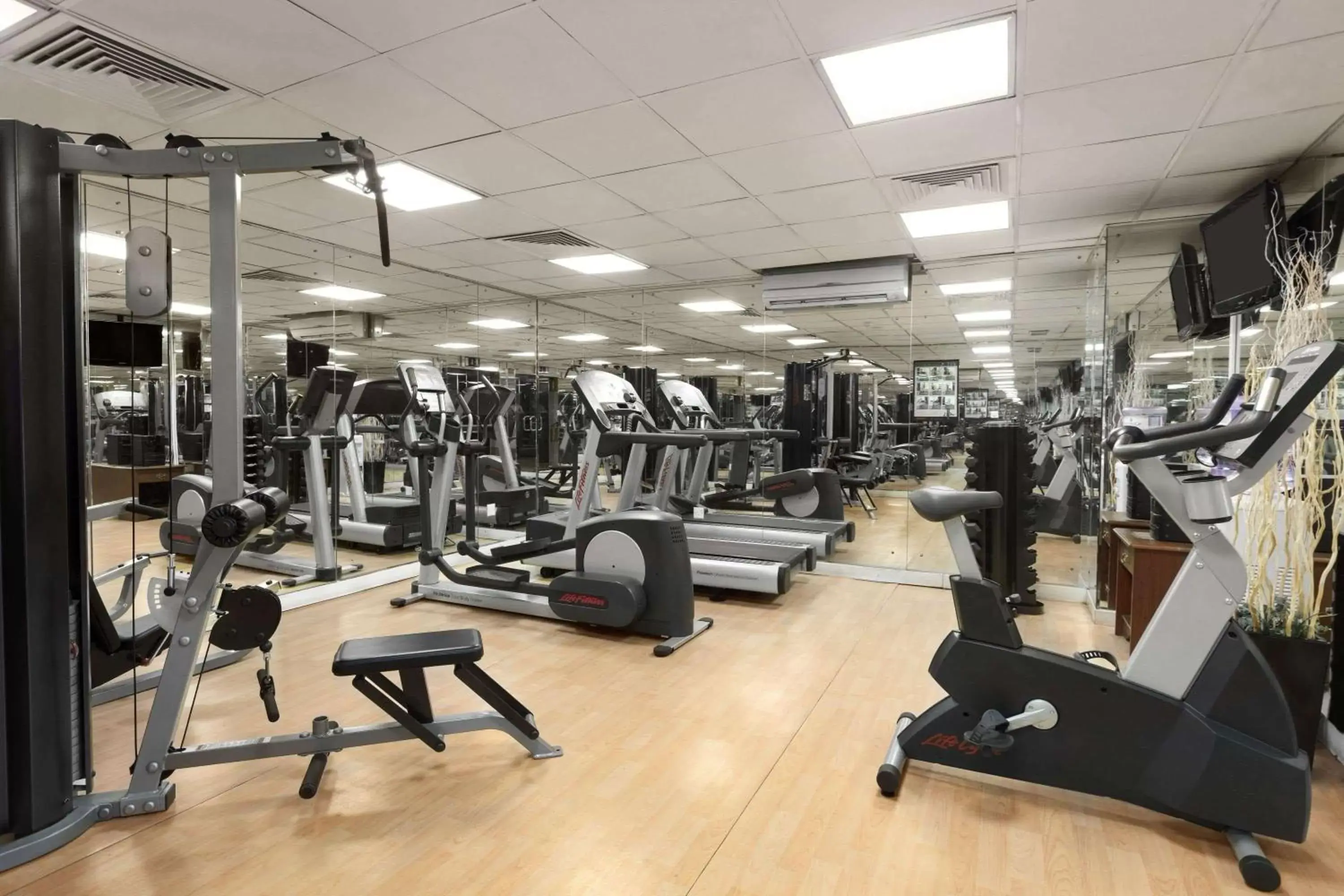 Fitness centre/facilities, Fitness Center/Facilities in Howard Johnson Bur Dubai