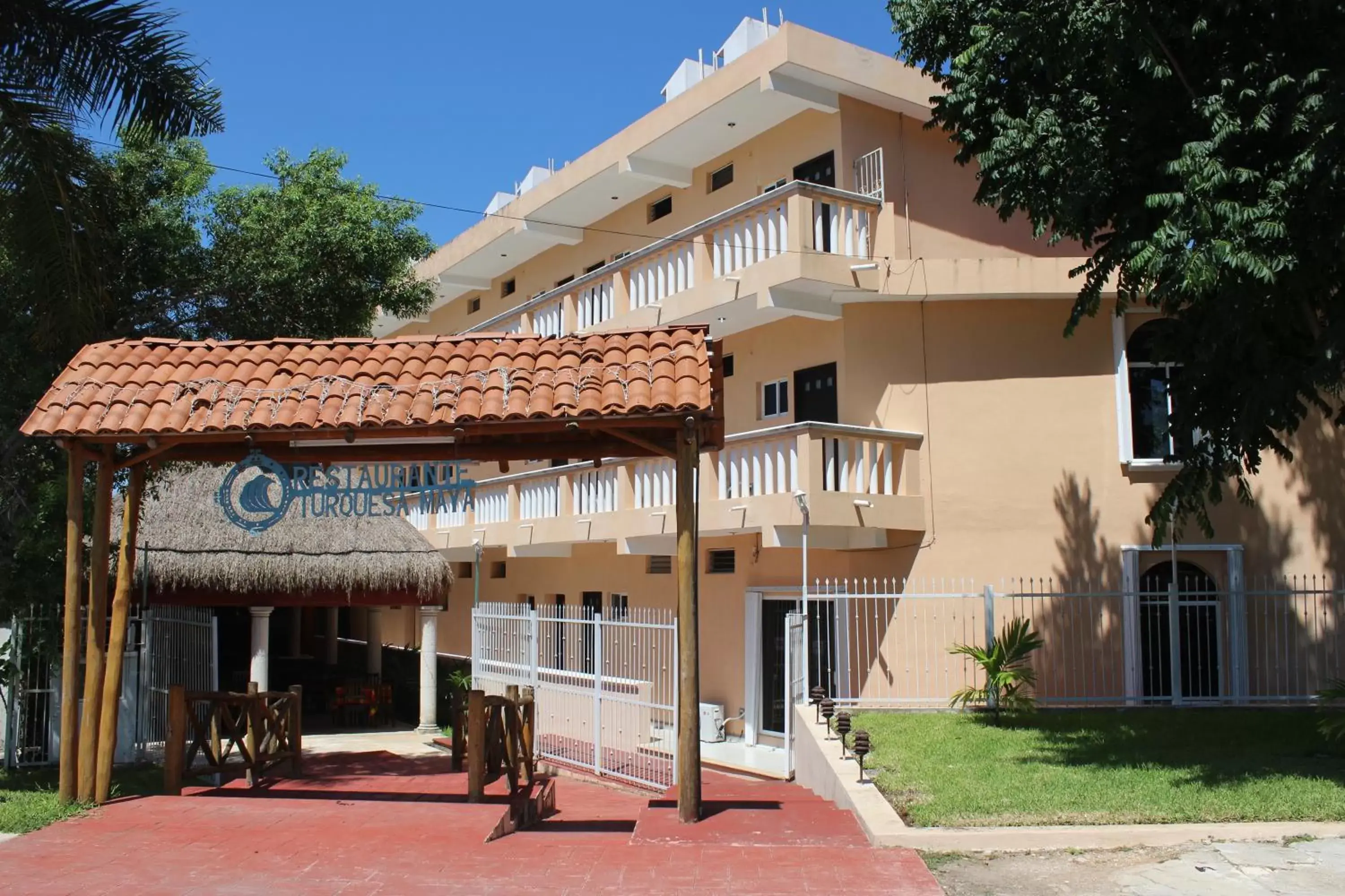 Facade/entrance, Property Building in Hotel Turquesa Maya