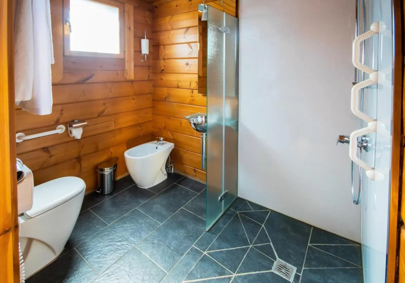 Shower, Bathroom in Hotel Somlom - ECO Friendly Montseny