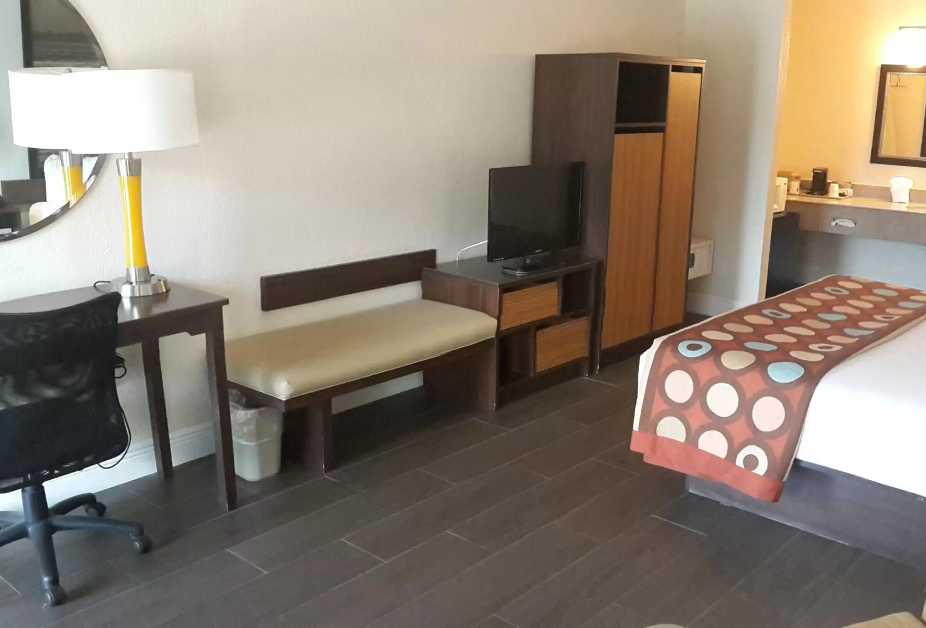 Bedroom, TV/Entertainment Center in Super 8 by Wyndham Florida City/Homestead/Everglades