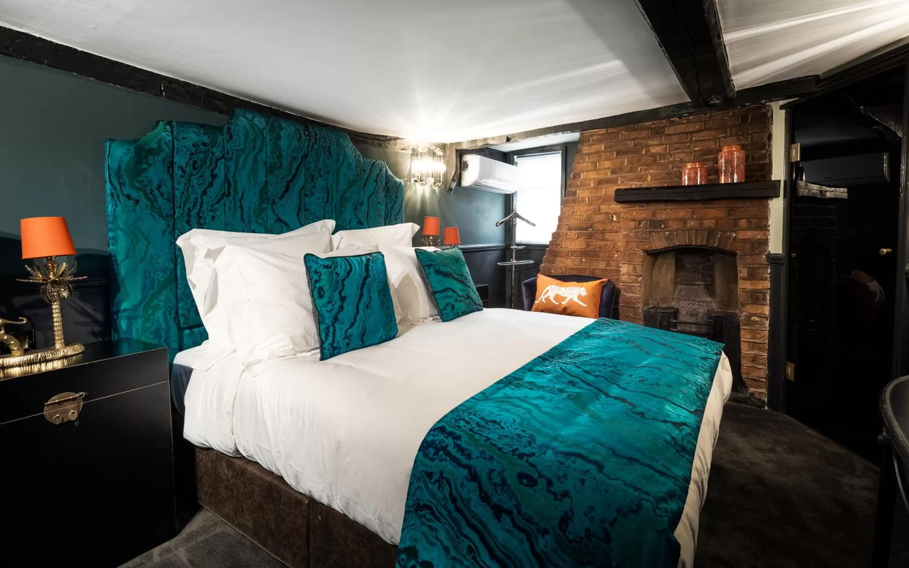 Bedroom, Bed in Funky Monk Hotel