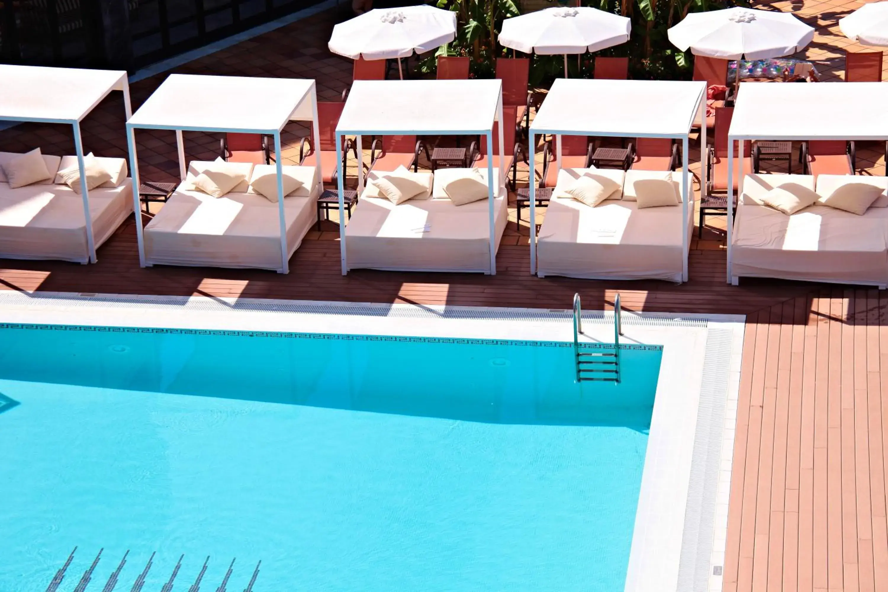 Swimming pool in Hotel Serrano Palace Swimming pool in Hotel Serrano Palace