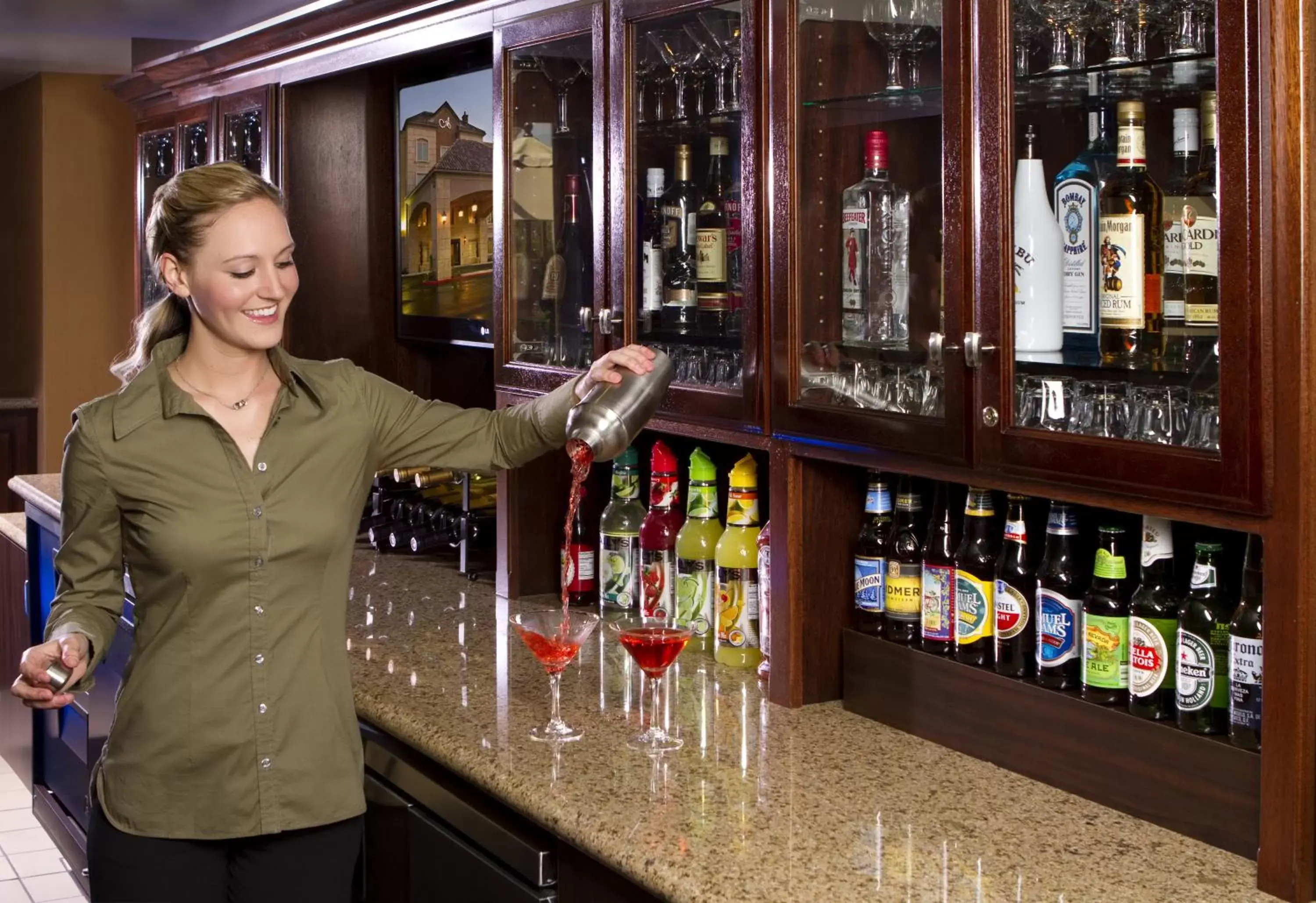 Lounge or bar in Ayres Hotel & Spa Moreno Valley/Riverside Lounge or bar in Ayres Hotel & Spa Moreno Valley/Riverside