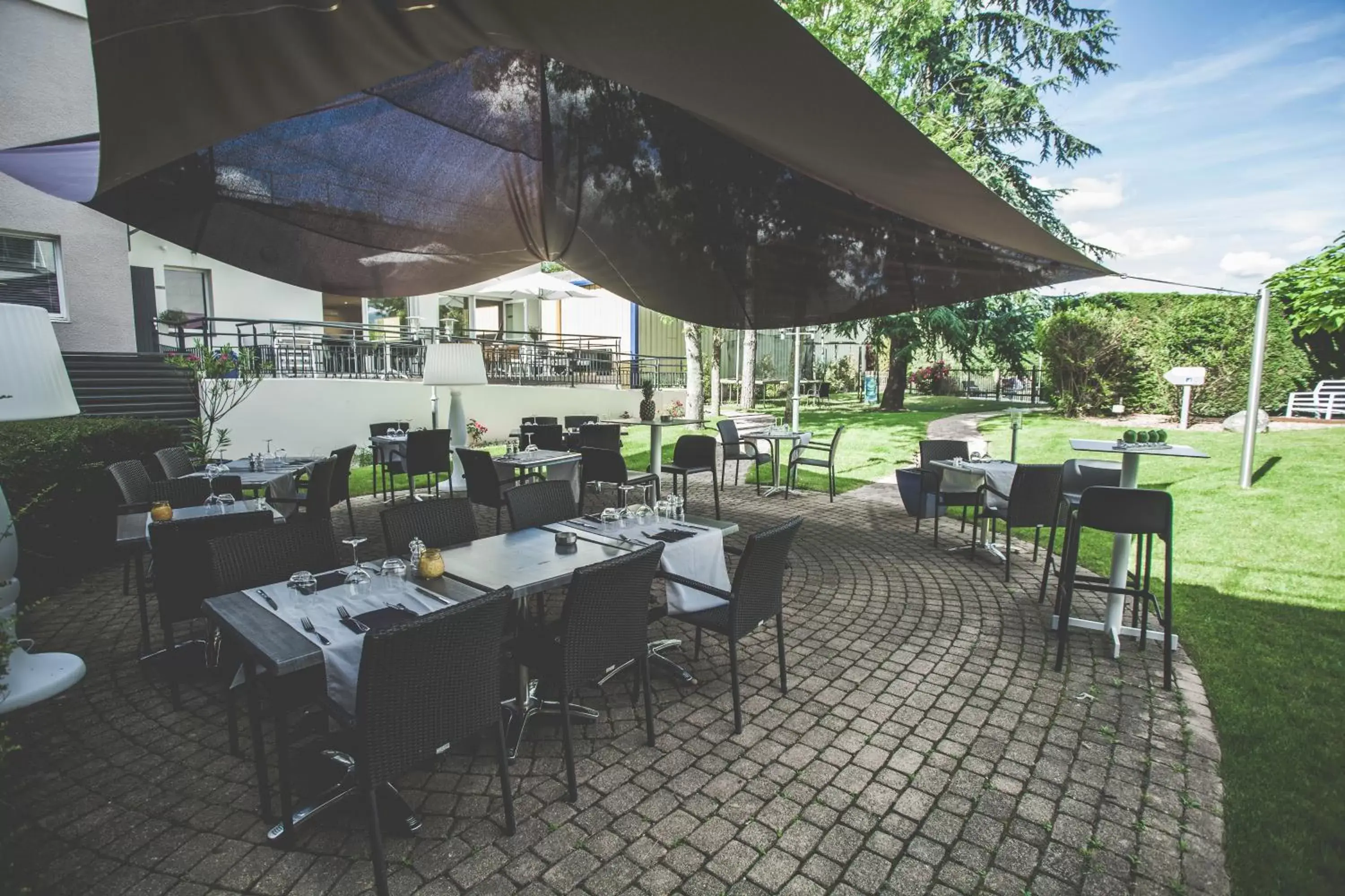 Patio, Restaurant/Places to Eat in Hôtel Karène