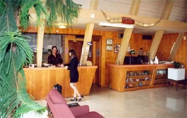 Lobby or reception in Cottonwood Inn