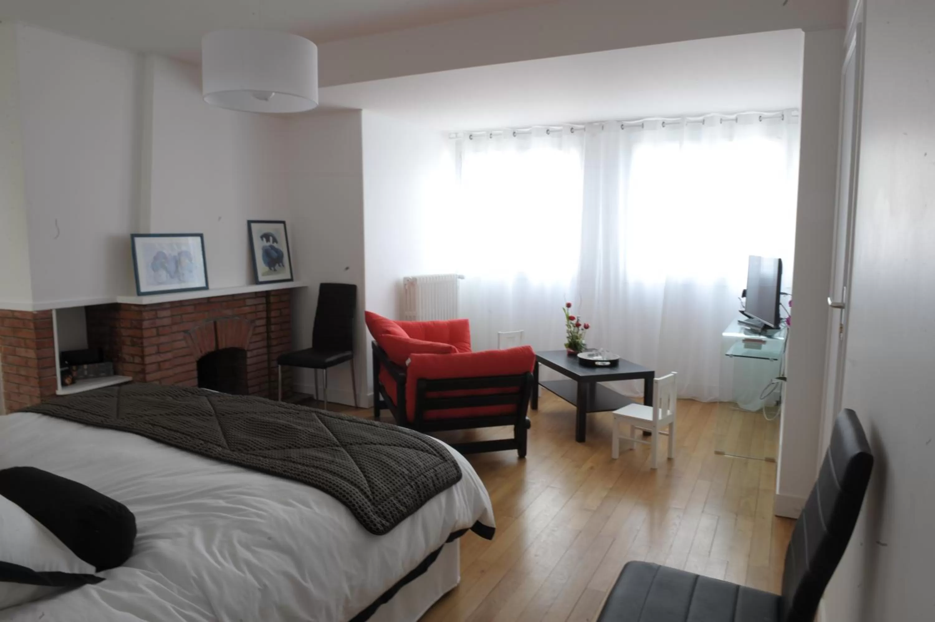 Photo of the whole room, Seating Area in Au Coeur De Beauvais