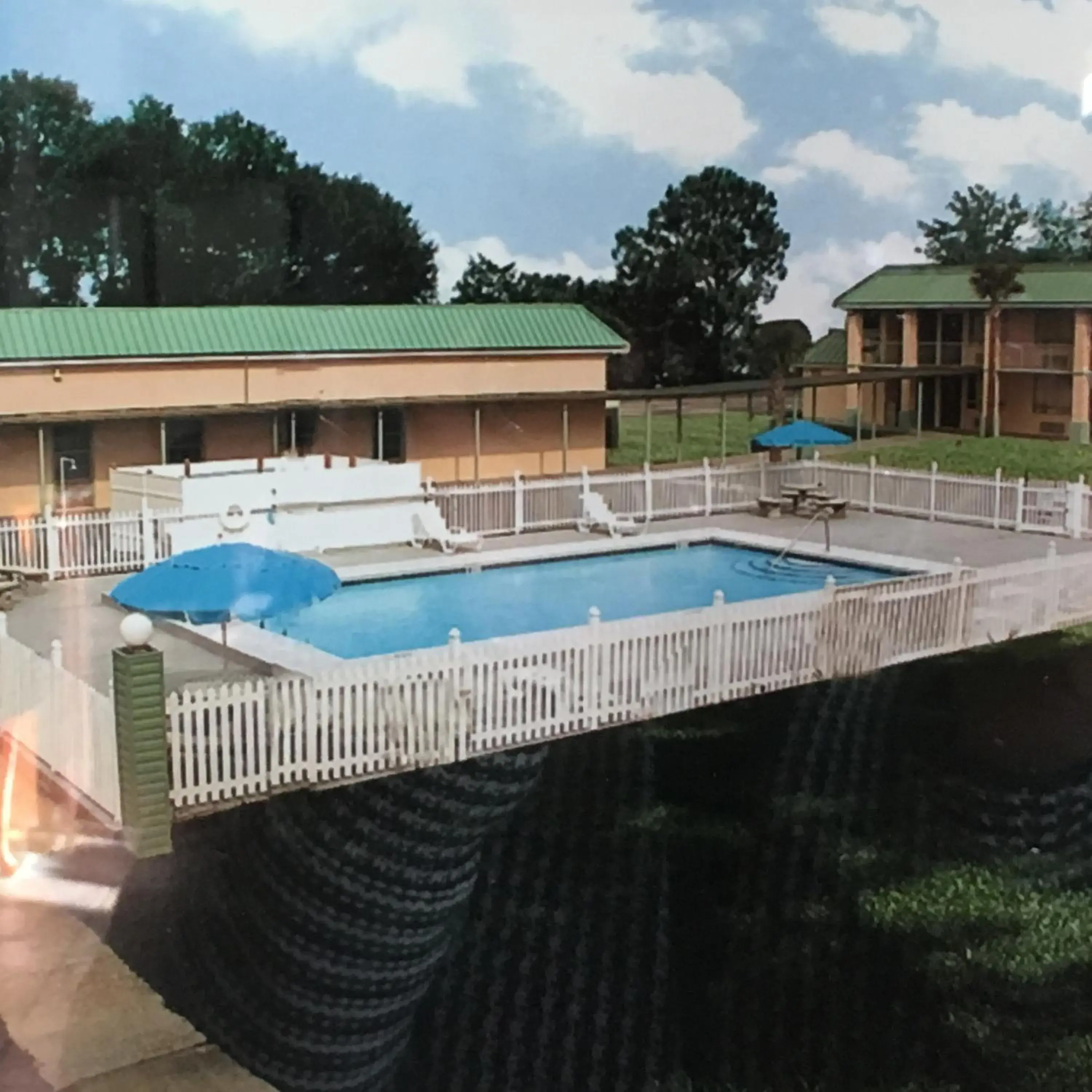Swimming Pool in Garden Inn & Suites