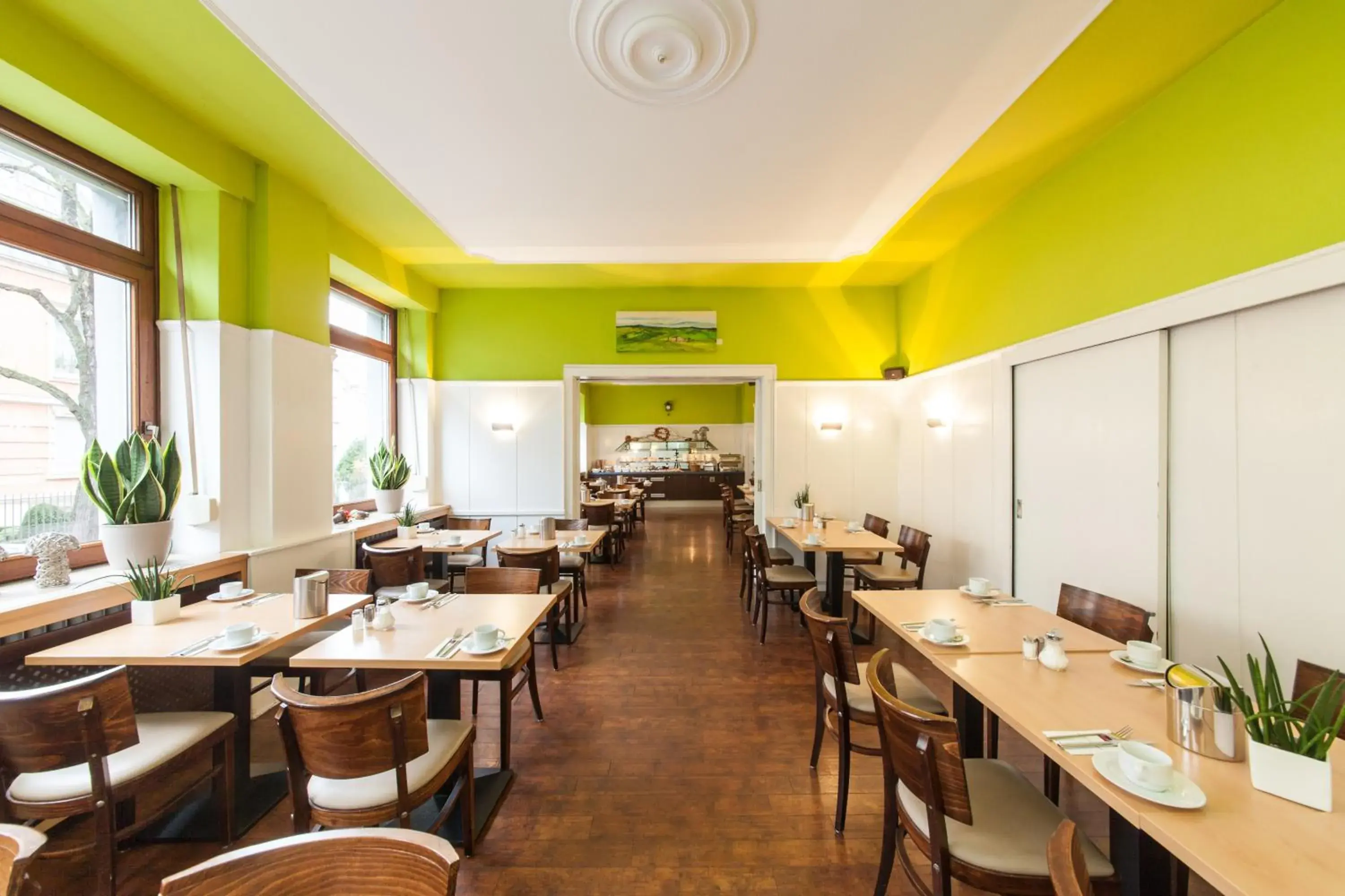 Buffet breakfast, Restaurant/Places to Eat in Hotel Offenbacher Hof