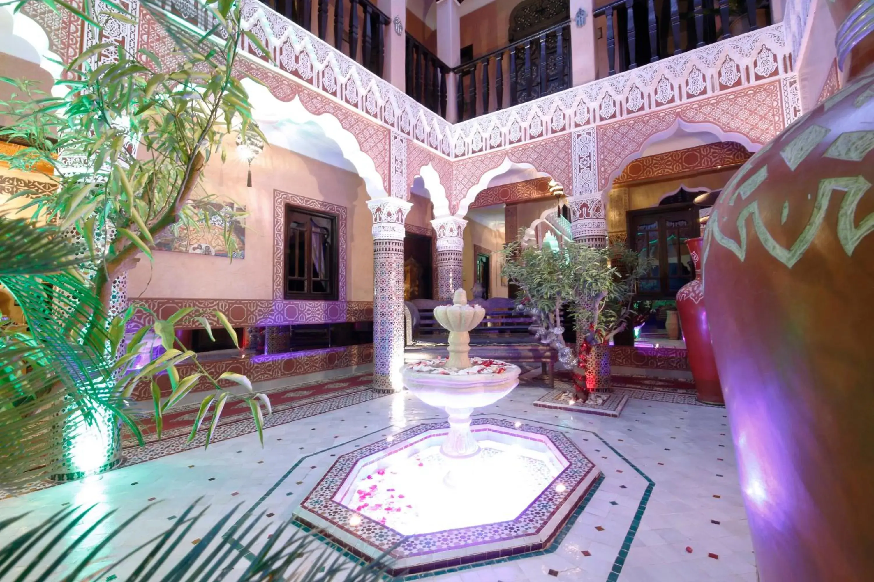 Patio in Riad Mille Et Une Nuits