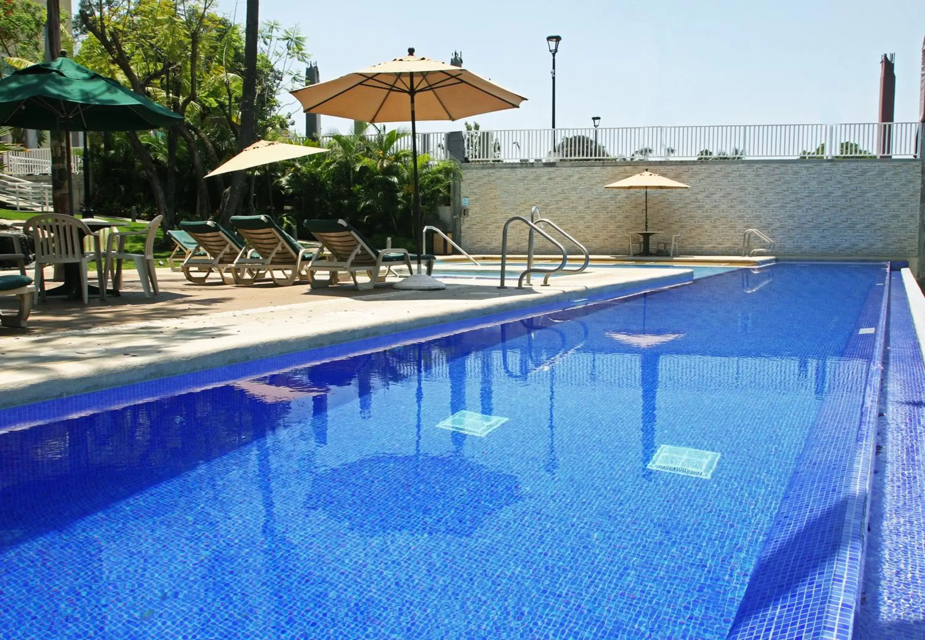 Swimming Pool in Holiday Inn Express & Suites Cuernavaca, an IHG Hotel