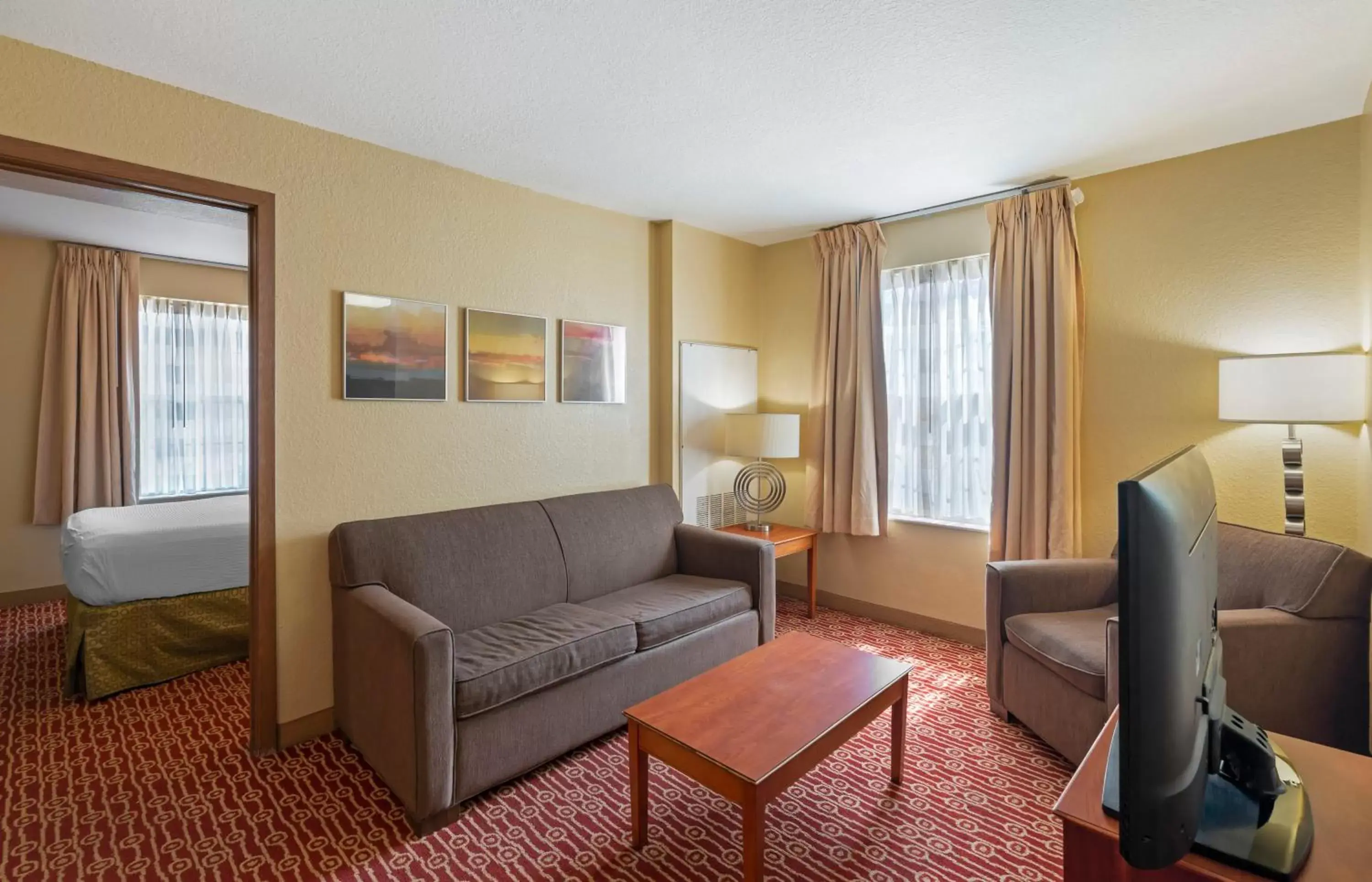 Bed, Seating Area in Extended Stay America Suites - Virginia Beach